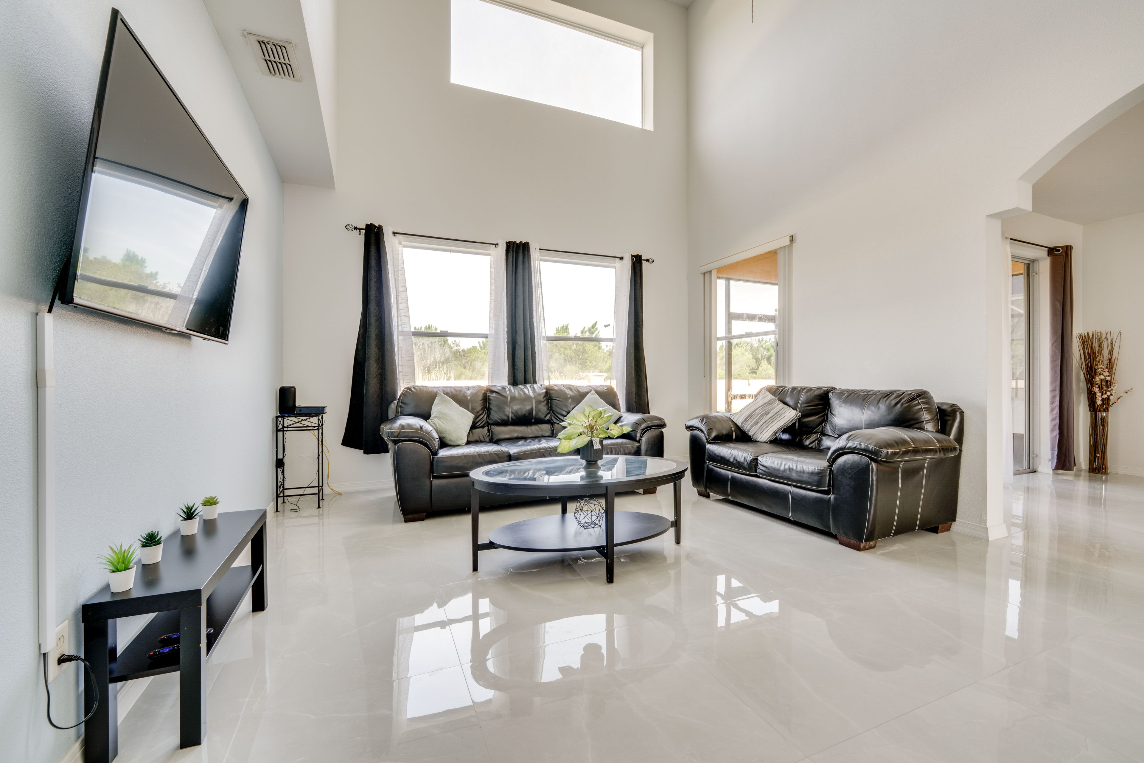 Living Room | 1st Floor | Flat-Screen TV | Central Heating & A/C | Free WiFi