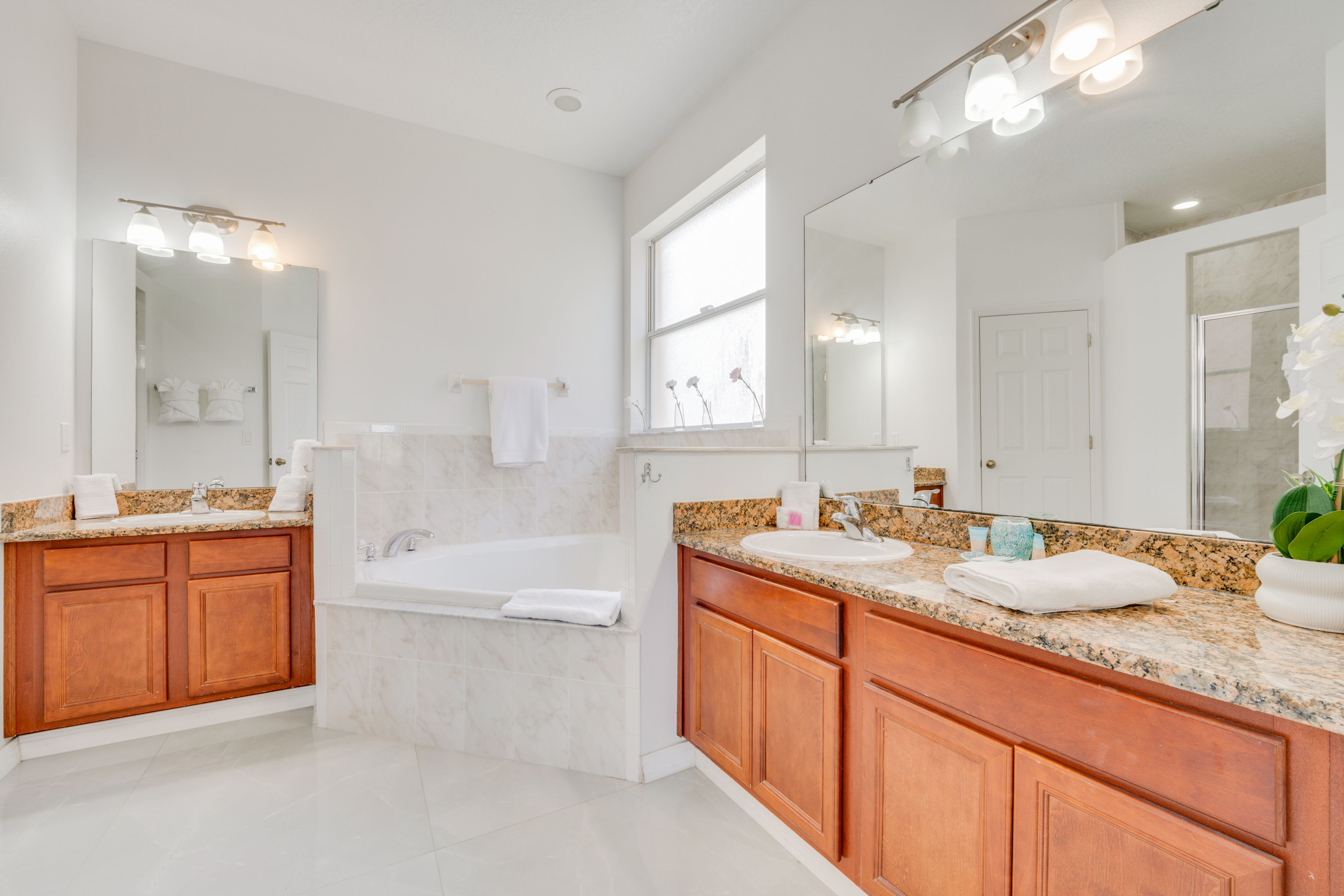 Full Bathroom | 1st Floor