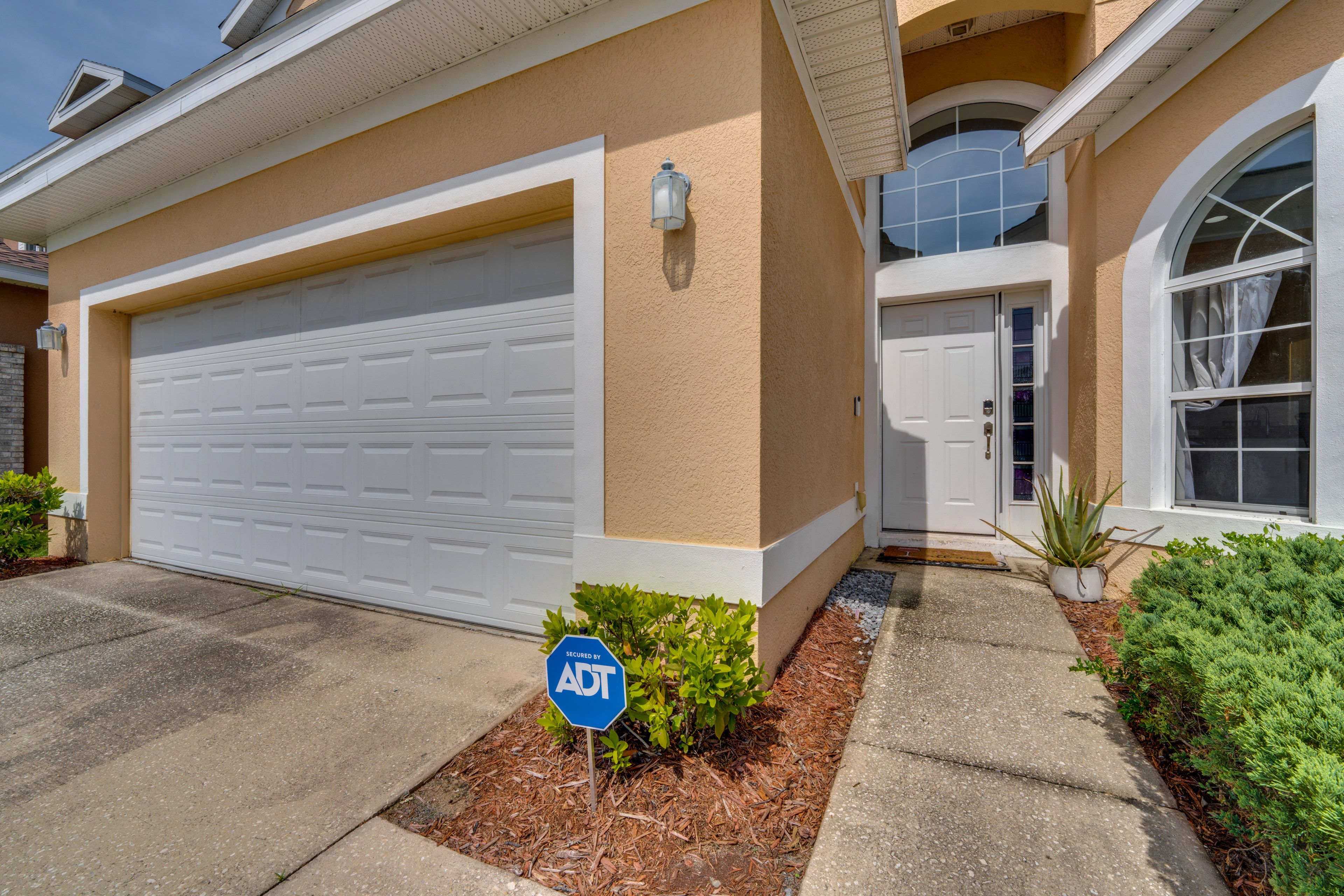 Exterior | Entryway