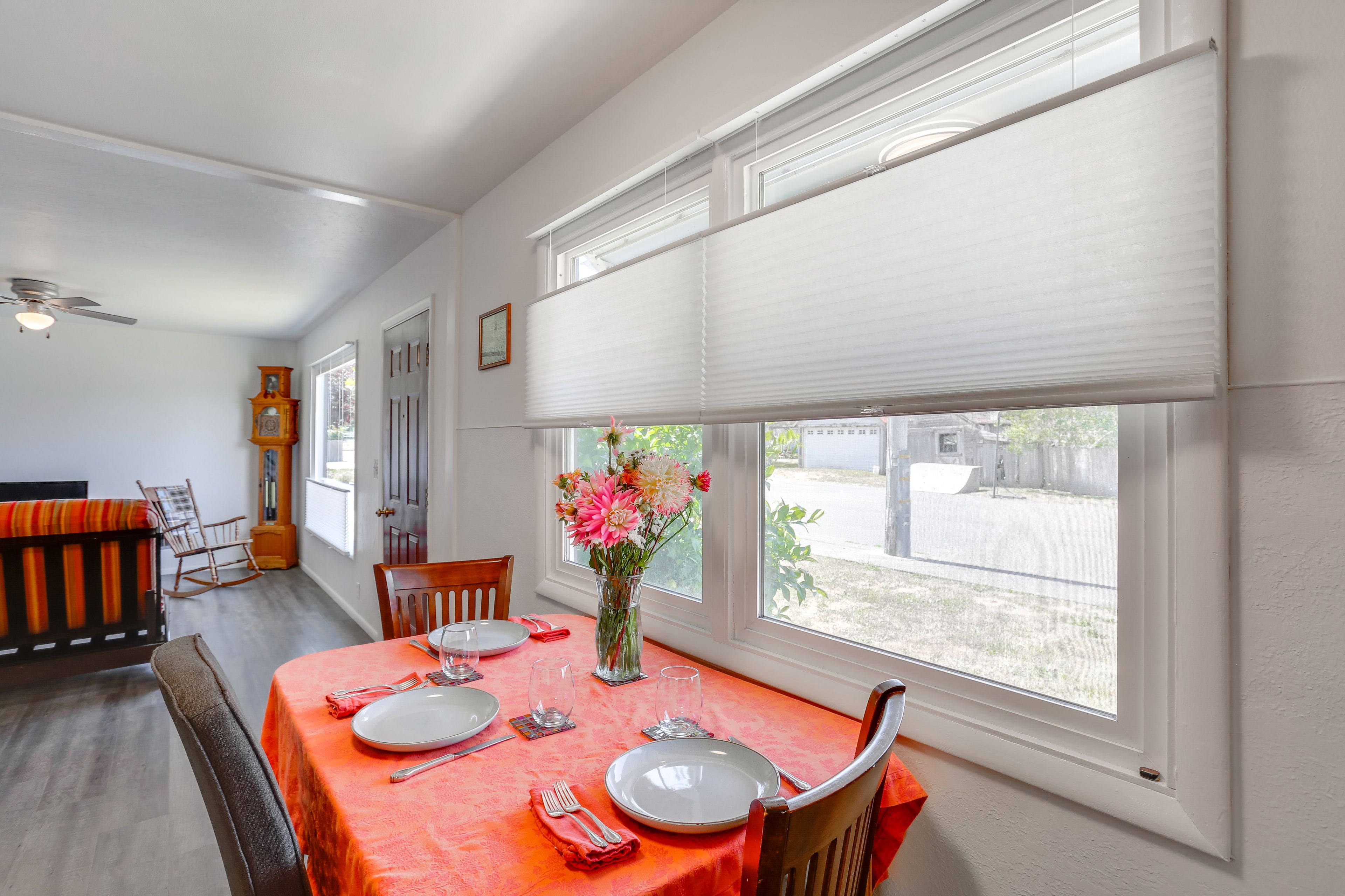 Dining Area | Free WiFi