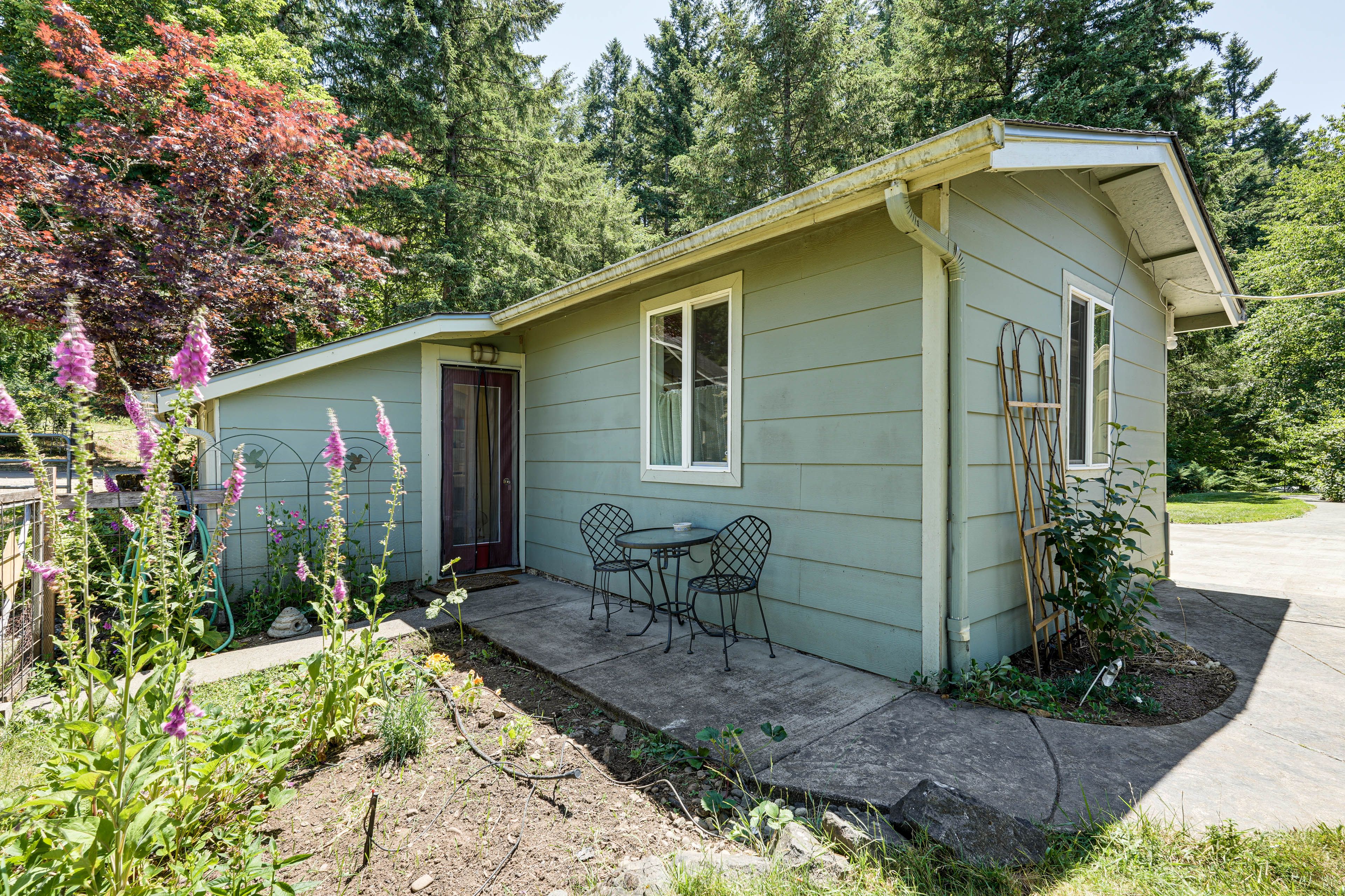 Springfield Vacation Rental | Studio | 1BA | 350 Sq Ft | 1 Step Required