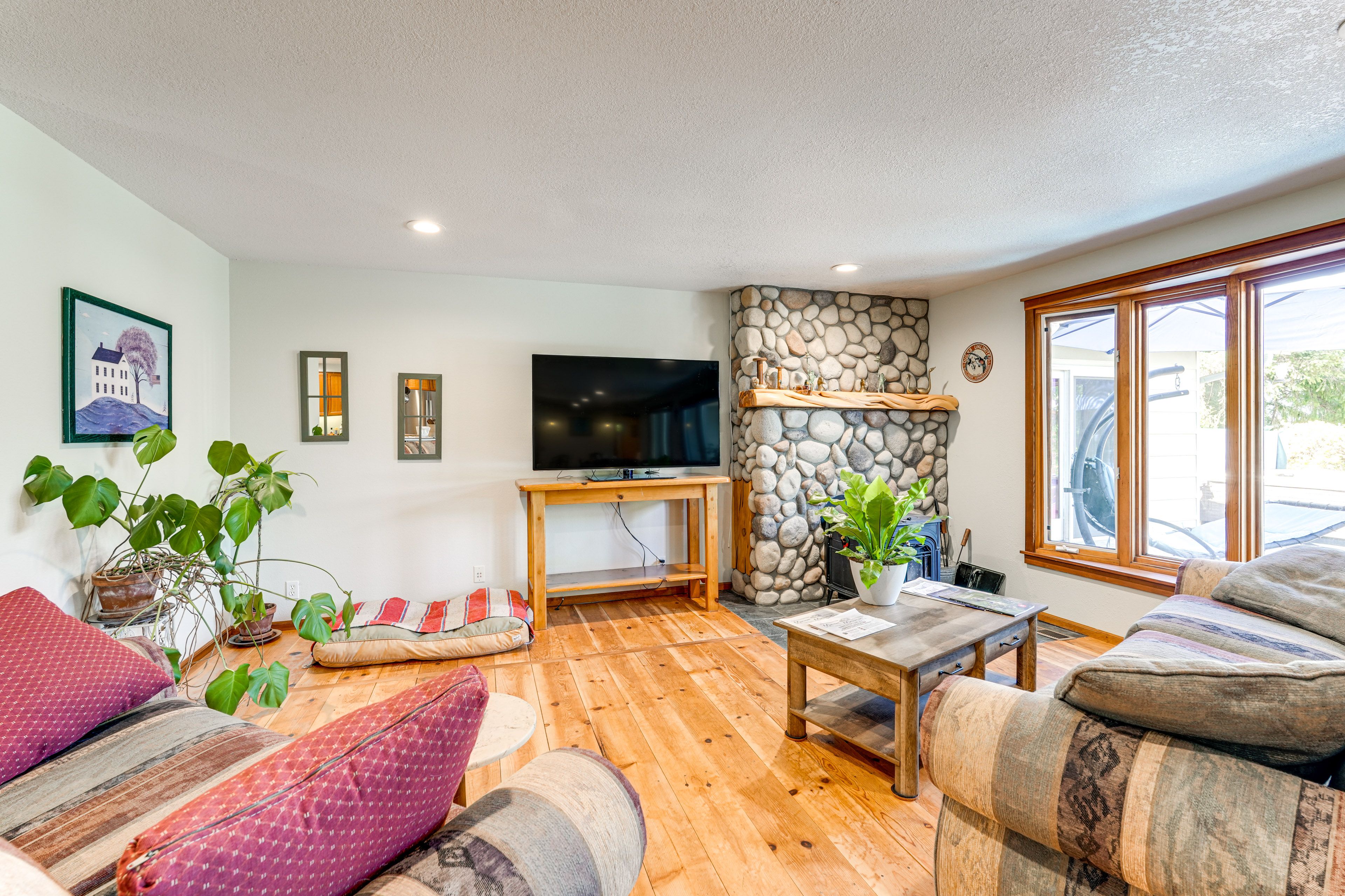 Living Room | TV | Free WiFi | Board Games & Books