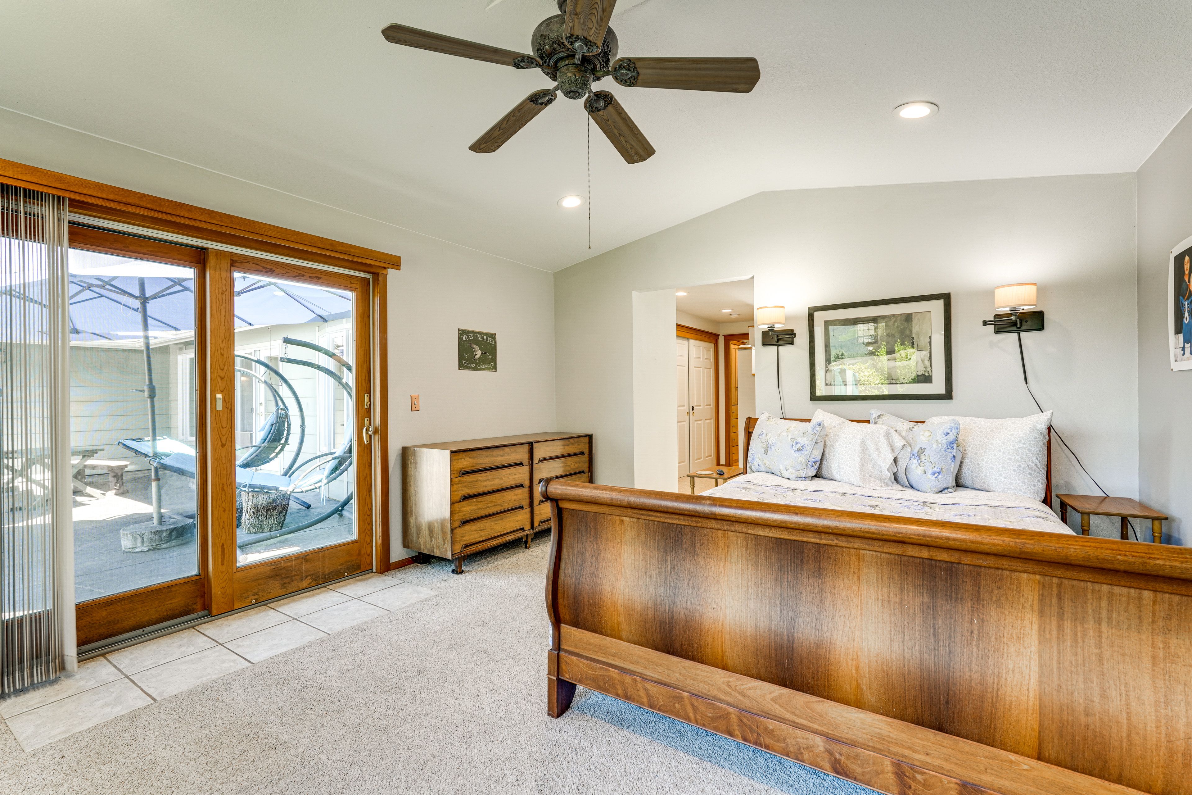 Bedroom 1 | Queen Bed | Linens