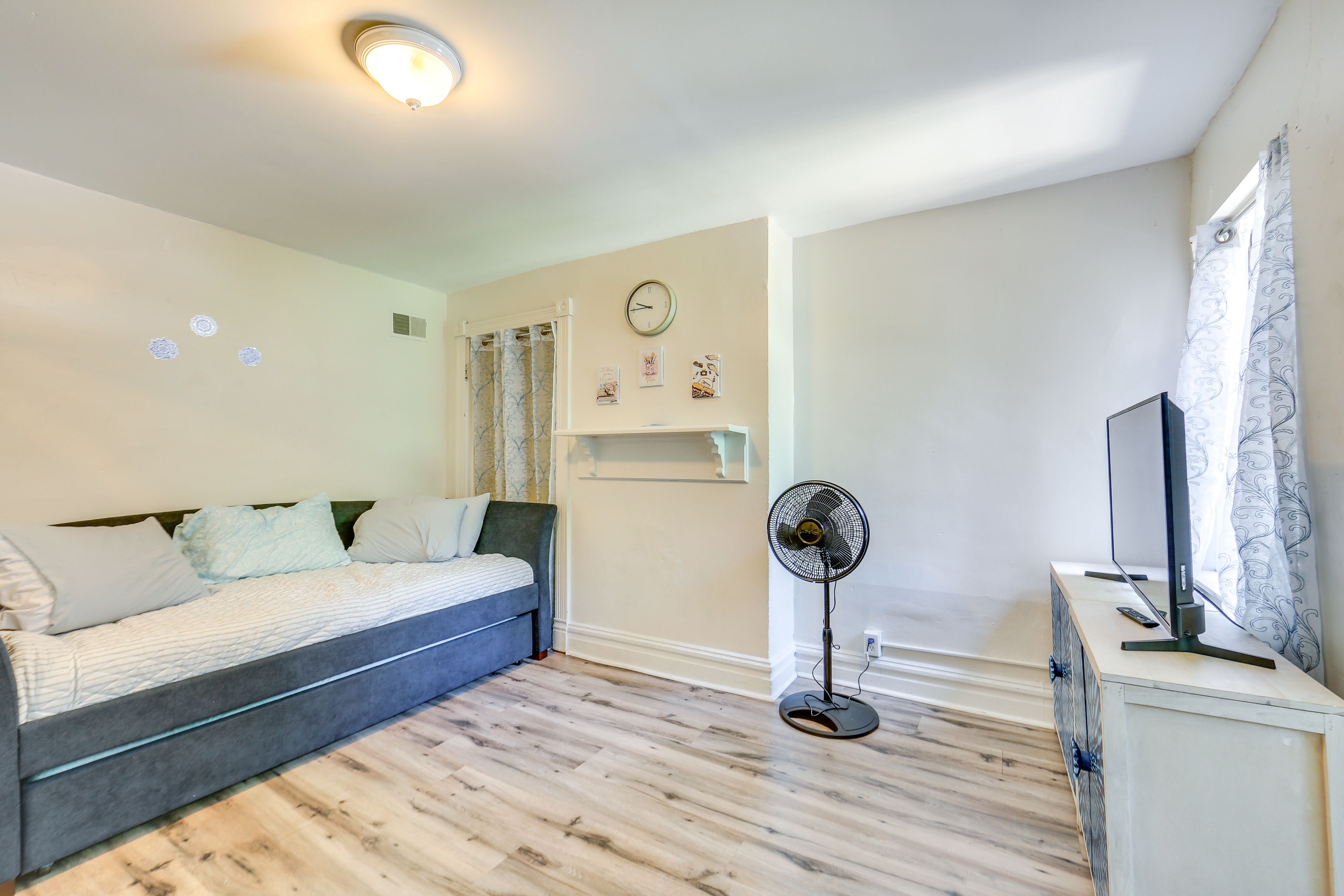 Bedroom 2 | Twin Daybed w/ Twin Trundle | 1st Floor