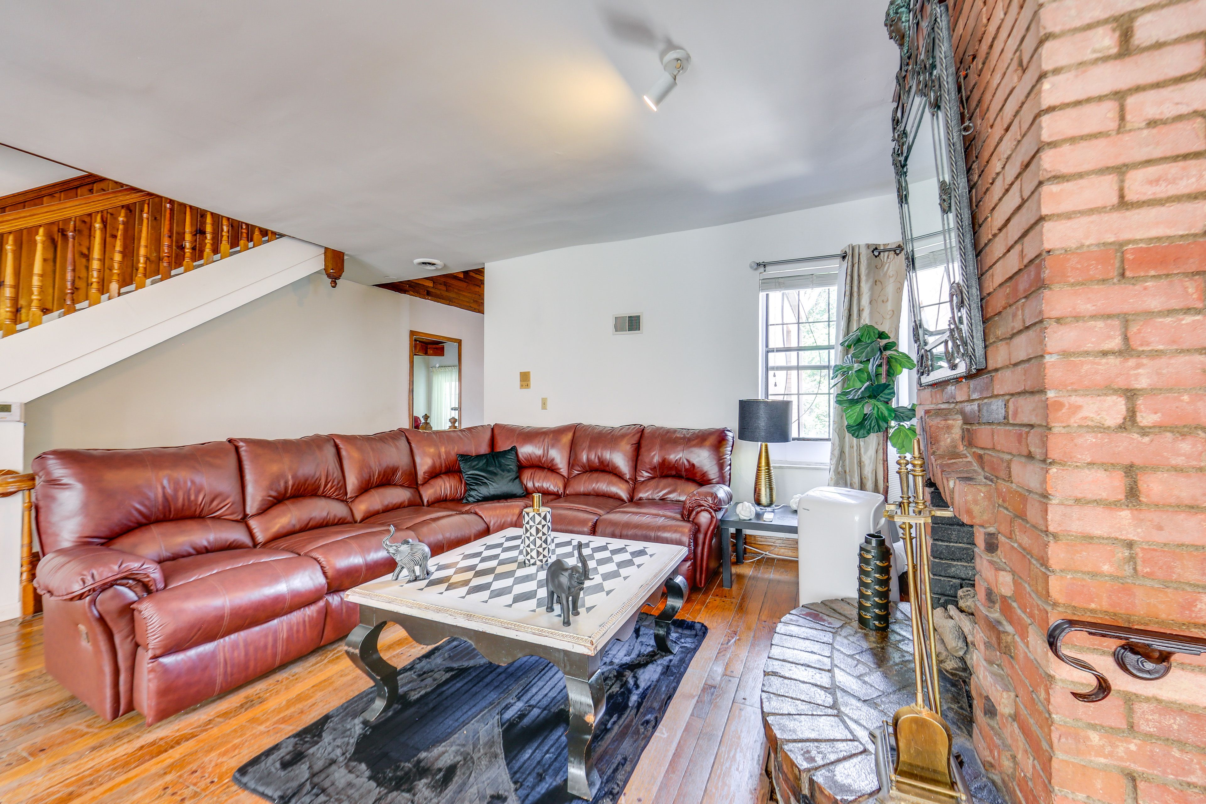 Living Room | Free WiFi | Smart TV | Central A/C | Fireplace | 1st Floor