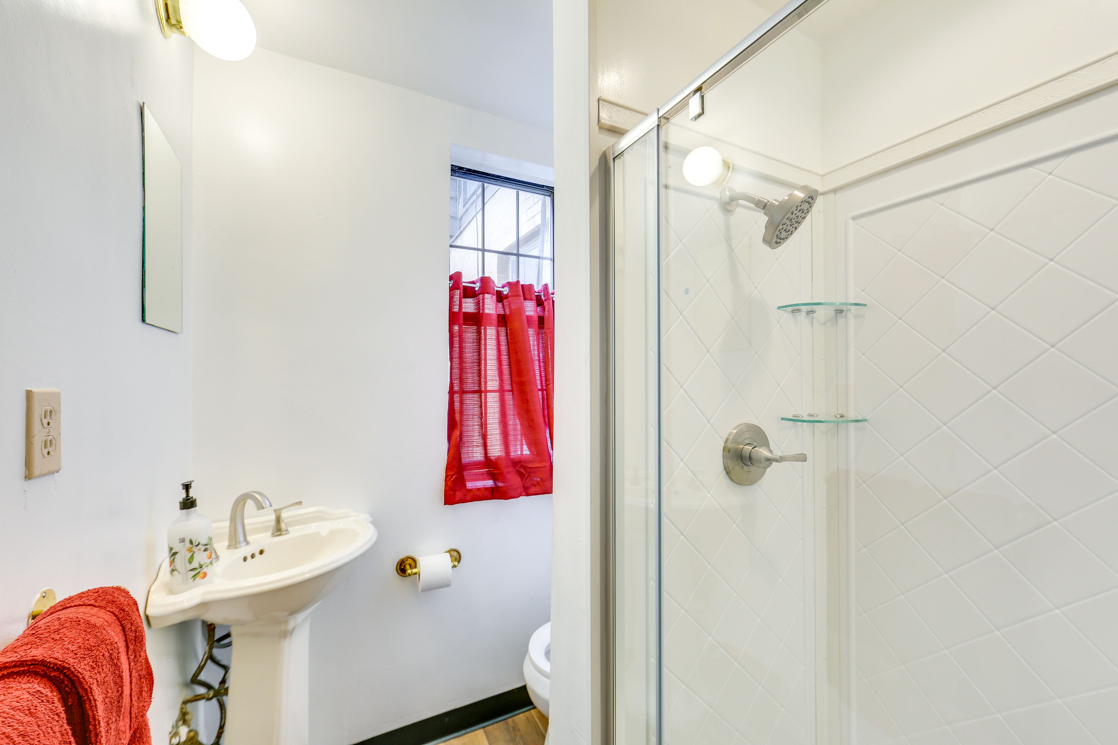 Full Bathroom | 1st Floor