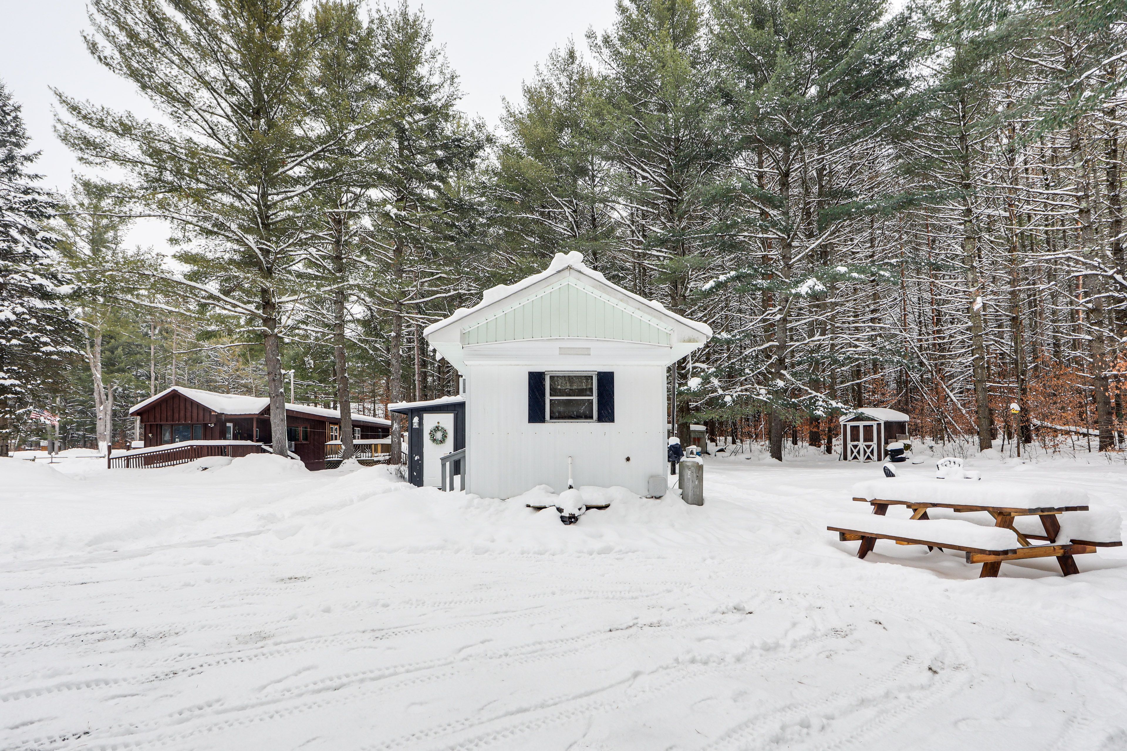 Parking | Driveway (4 Vehicles or 2 Vehicles w/ Trailers)