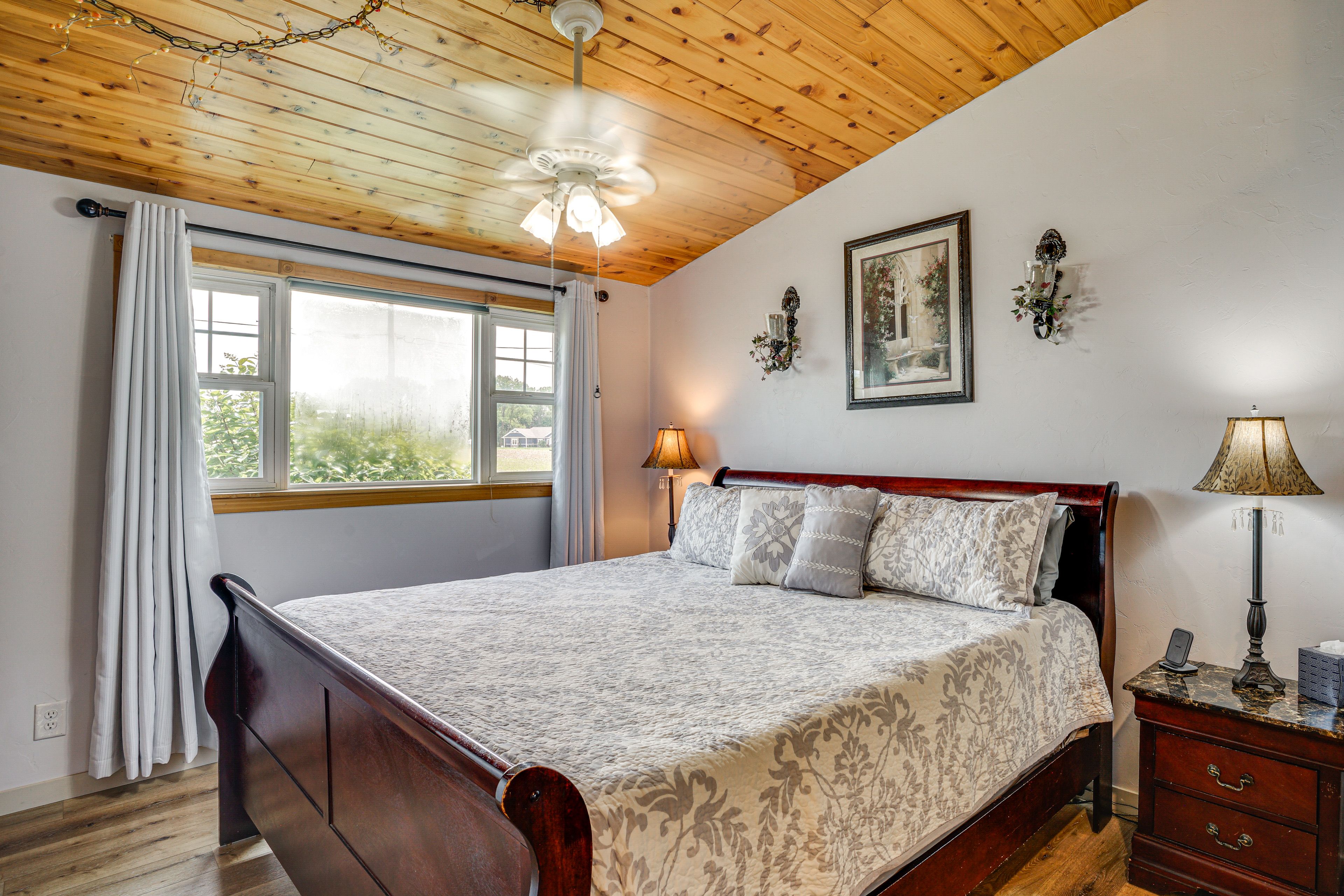 Bedroom 1 | King Bed | 1st Floor