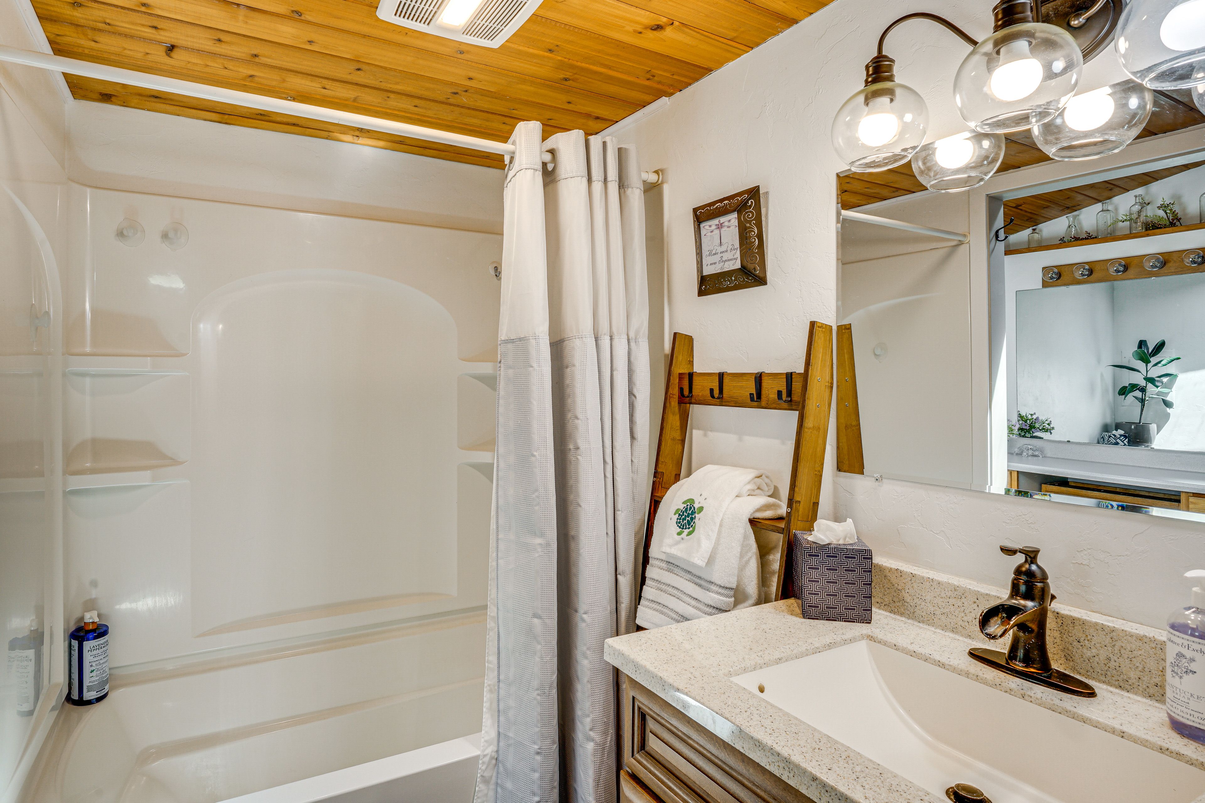 Full Bathroom | 1st Floor
