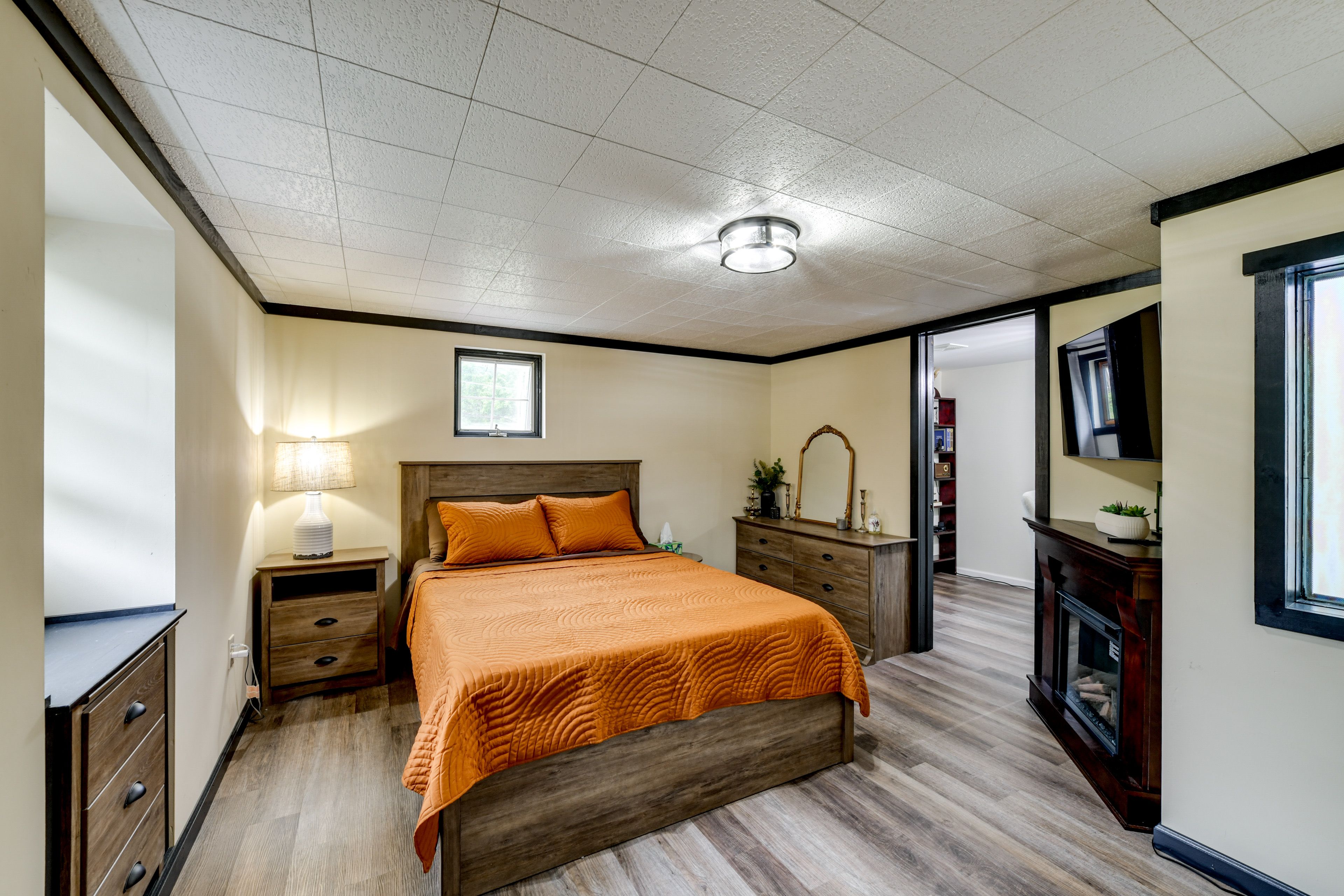 Bedroom 1 | Queen Bed | Smart TV | Laptop Workspace | 2nd Floor