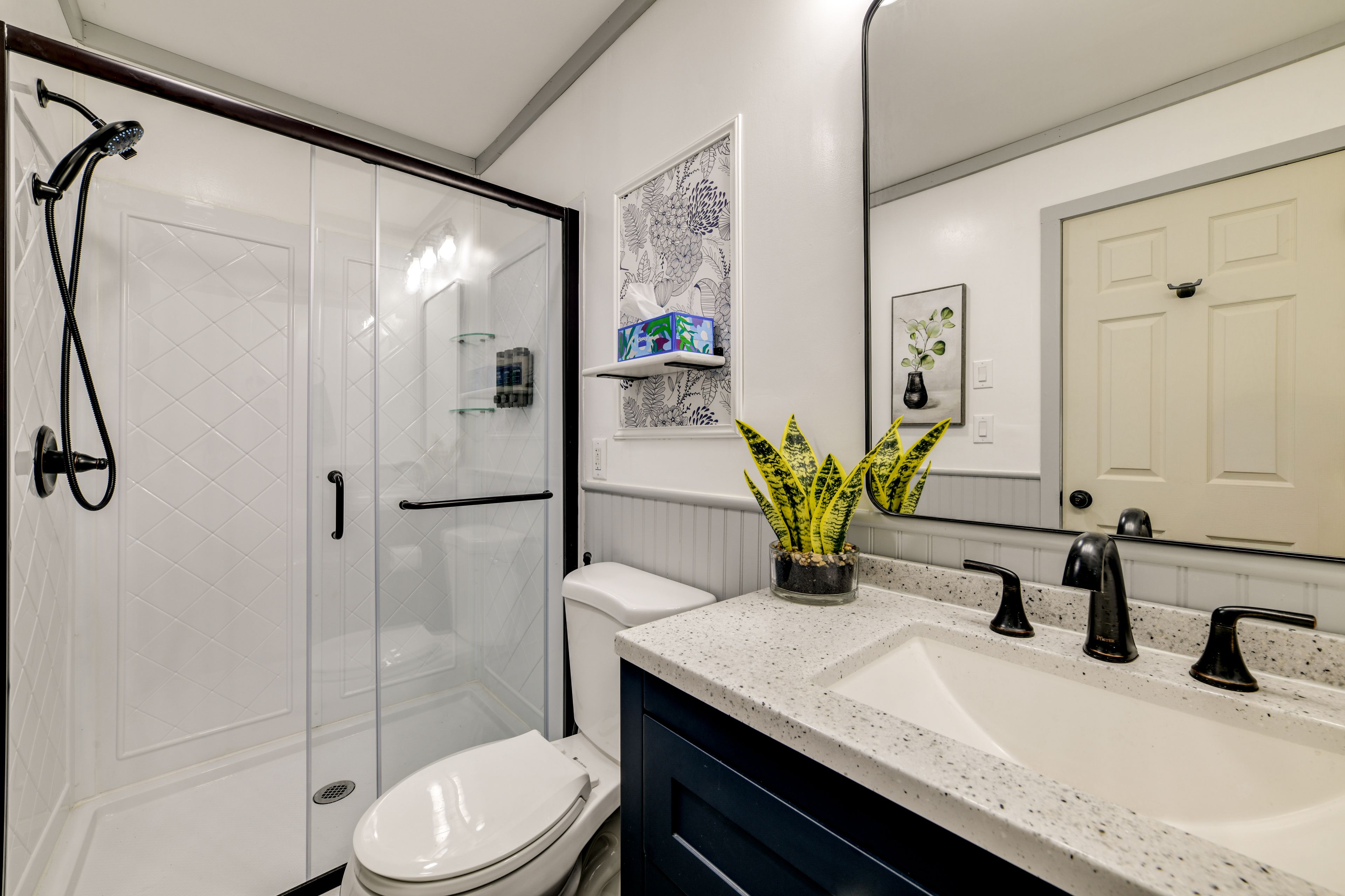Full Bathroom | Towels Provided | 1st Floor