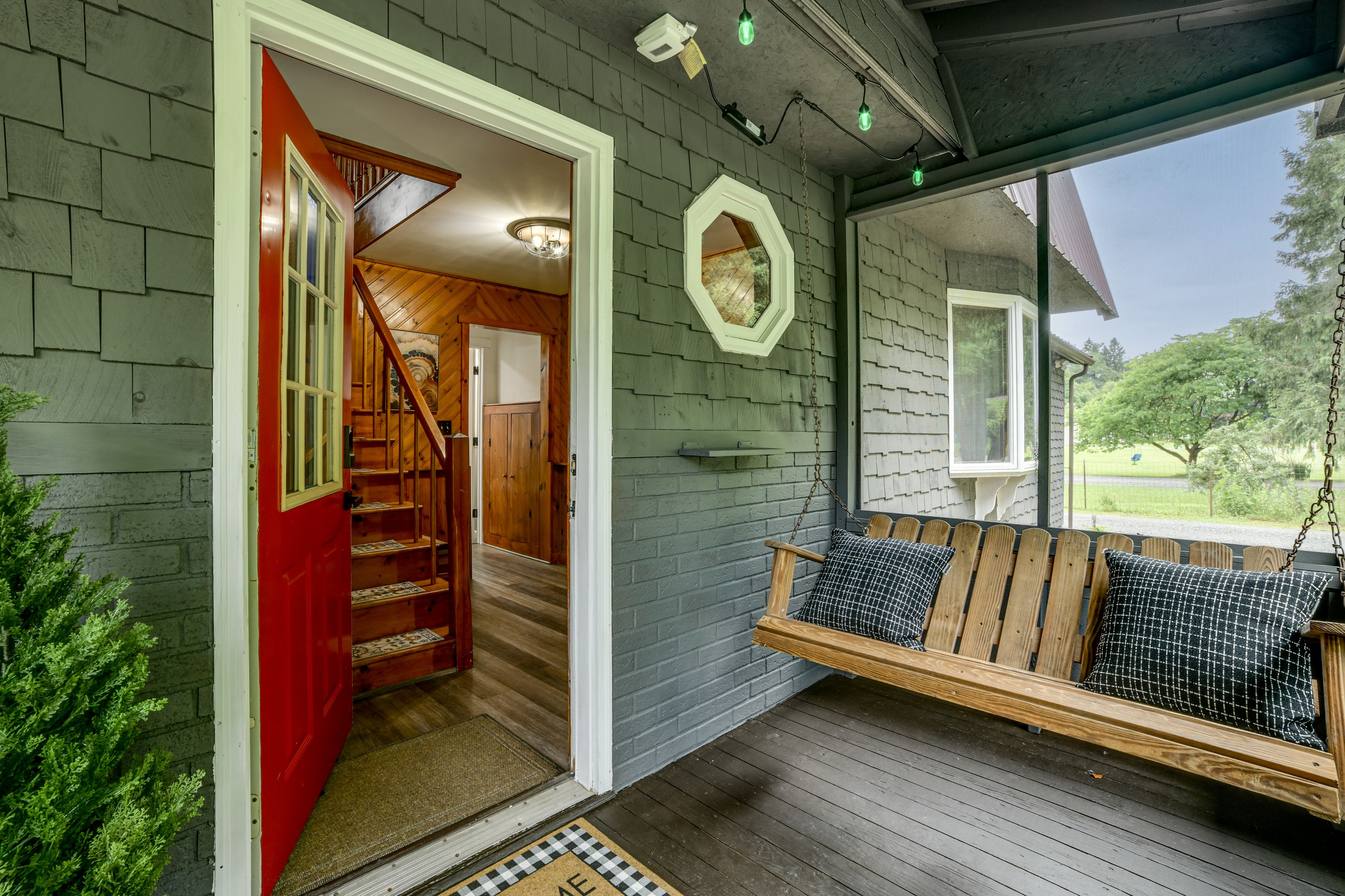 House Exterior | Screened Porch