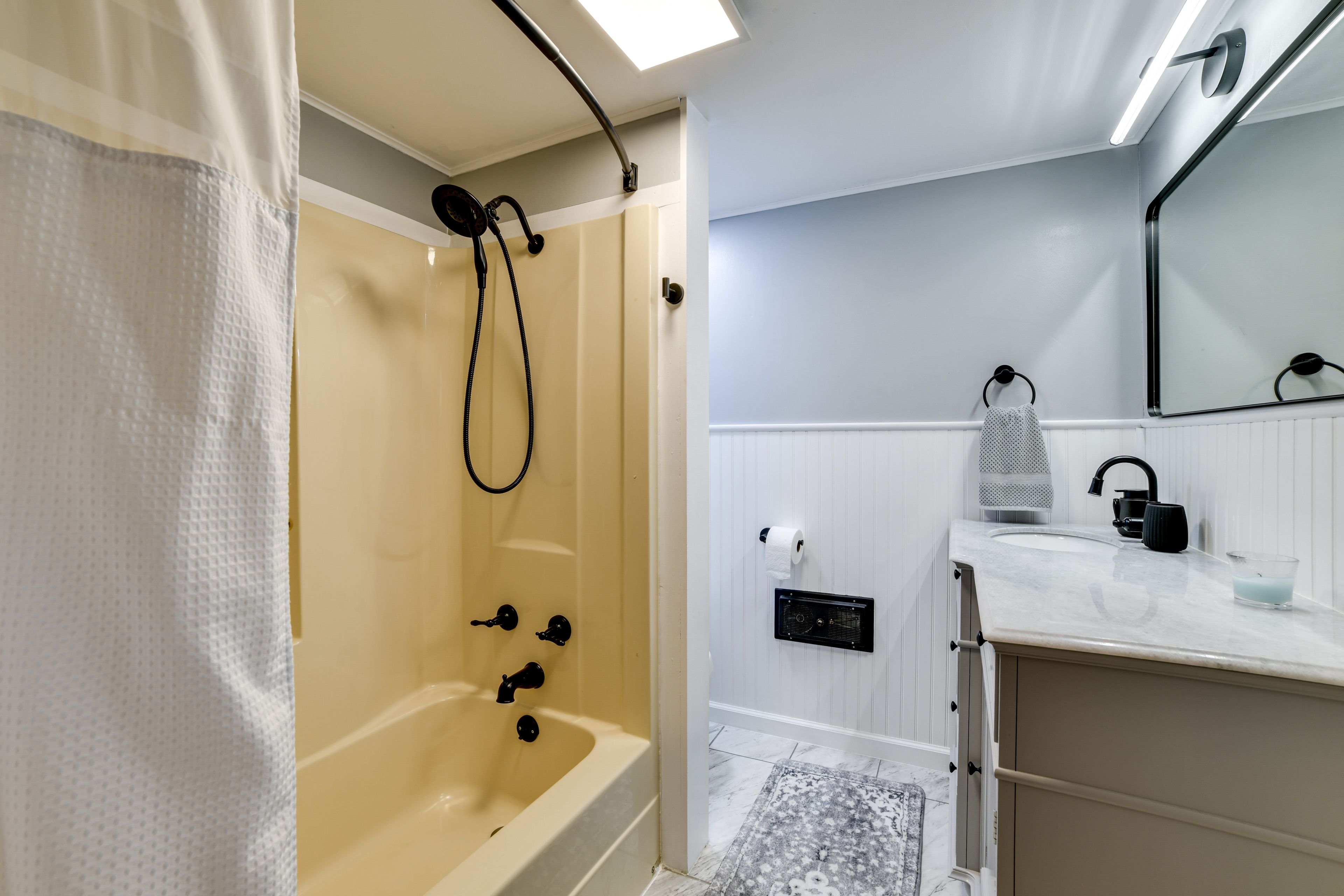 Full Bathroom | 2nd Floor