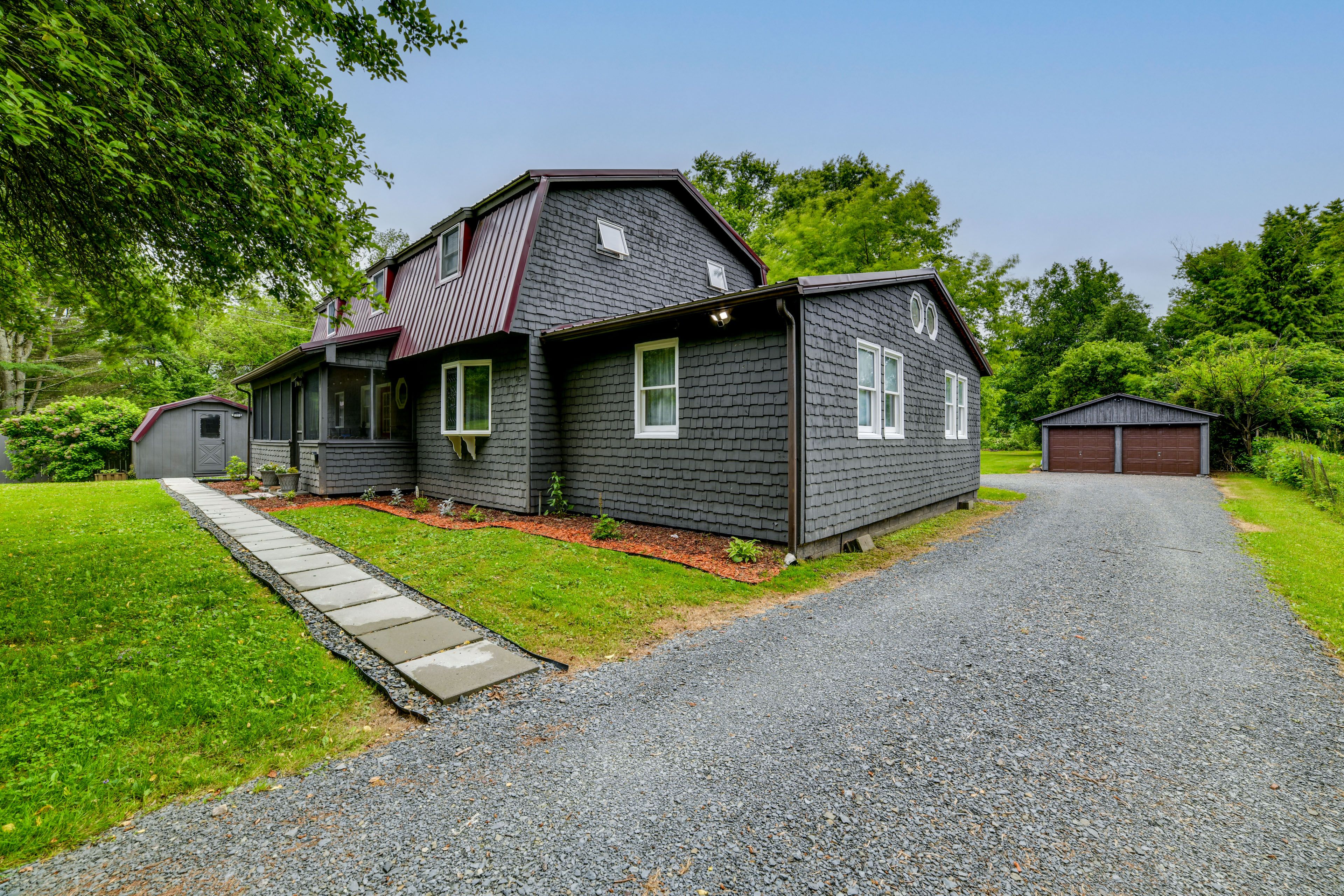 Parking | Driveway (5 Vehicles)
