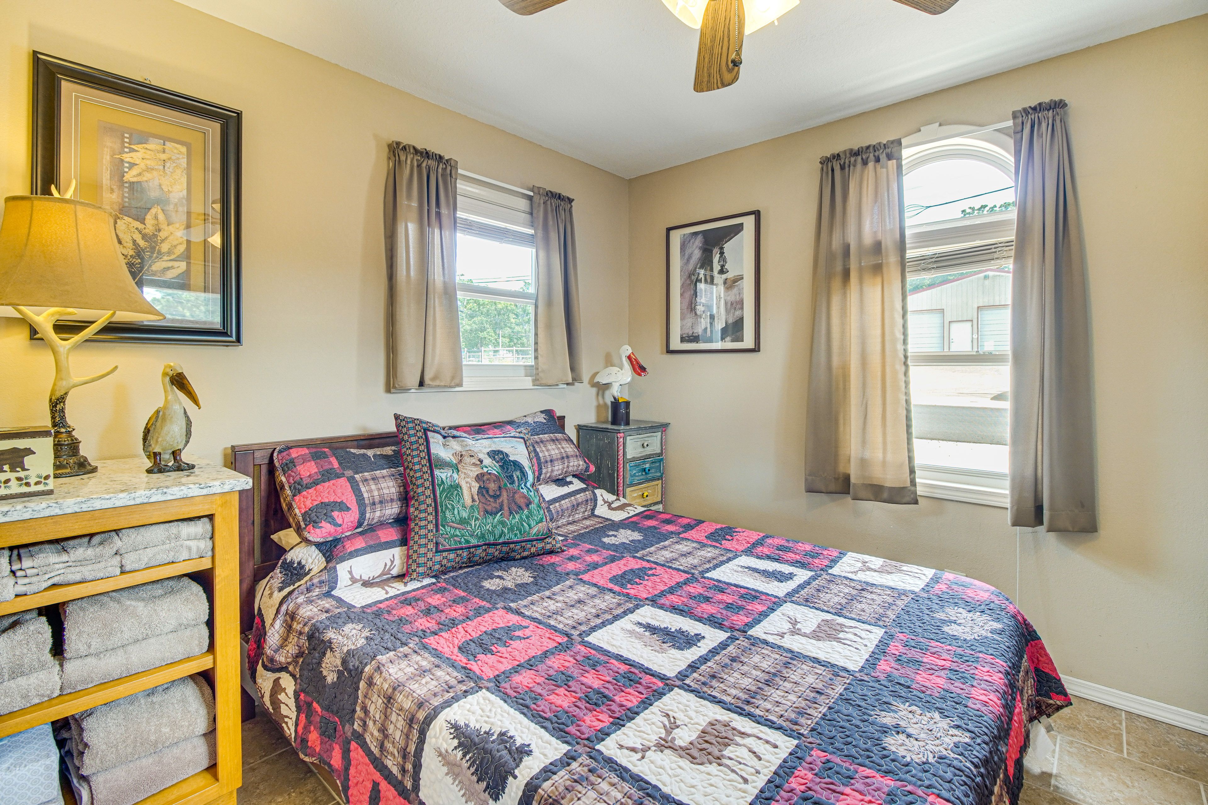 Bedroom | Queen Bed | TV | Laundry