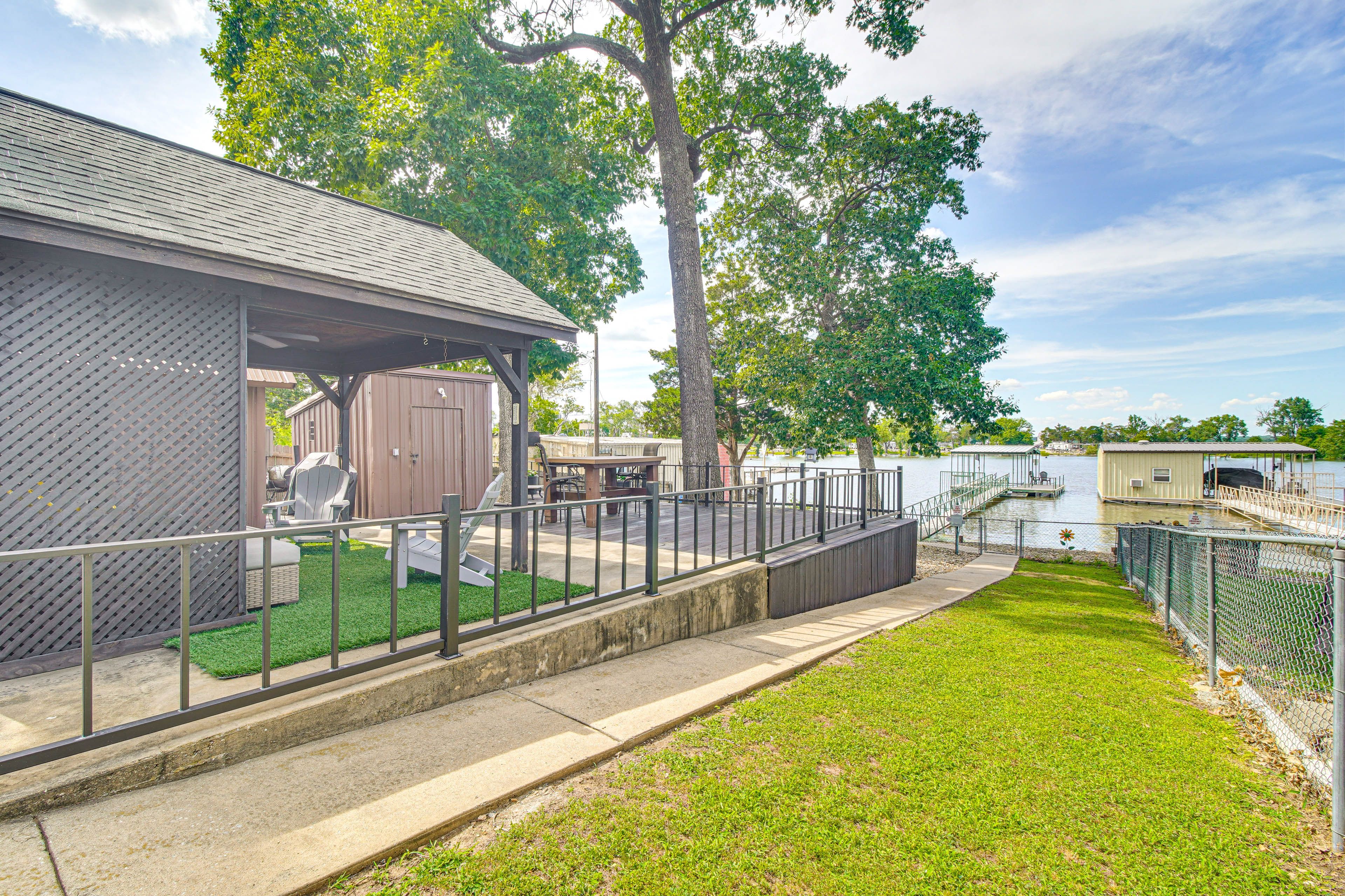 Cabin Exterior | Deck Access