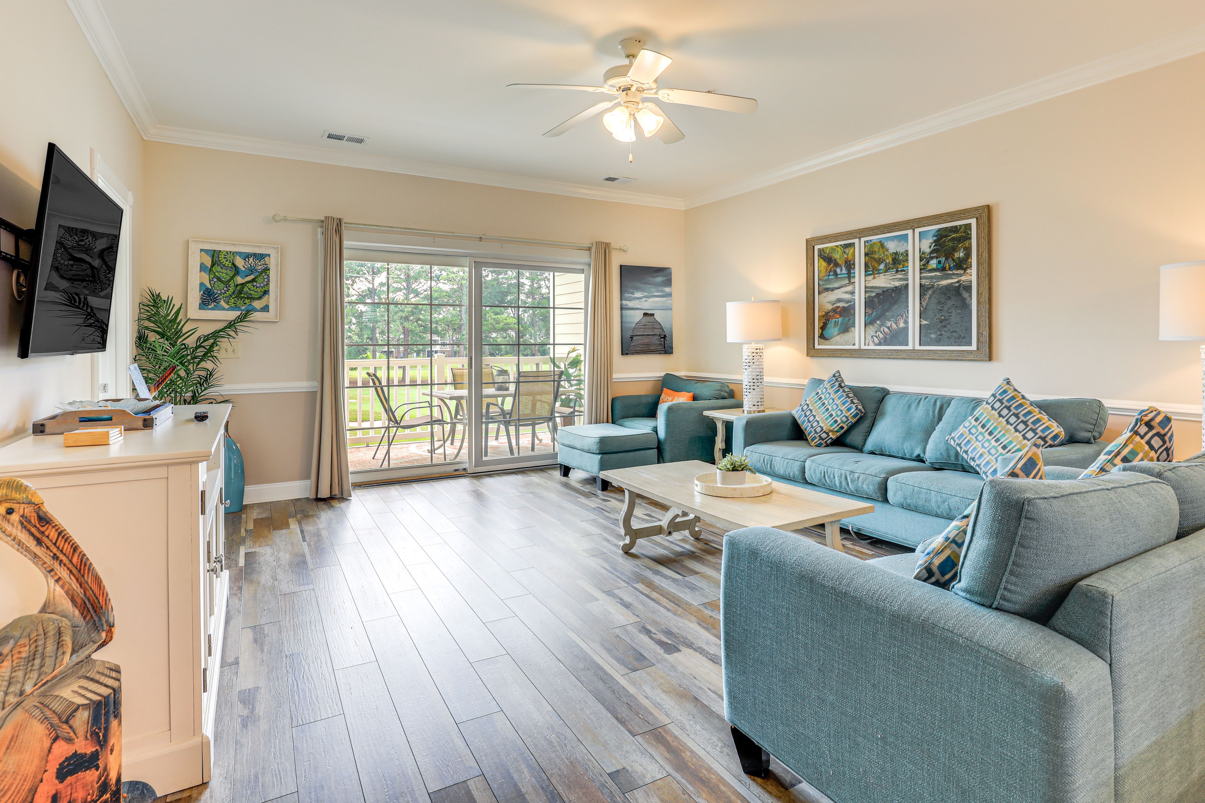 Living Room | Free WiFi | Smart TV