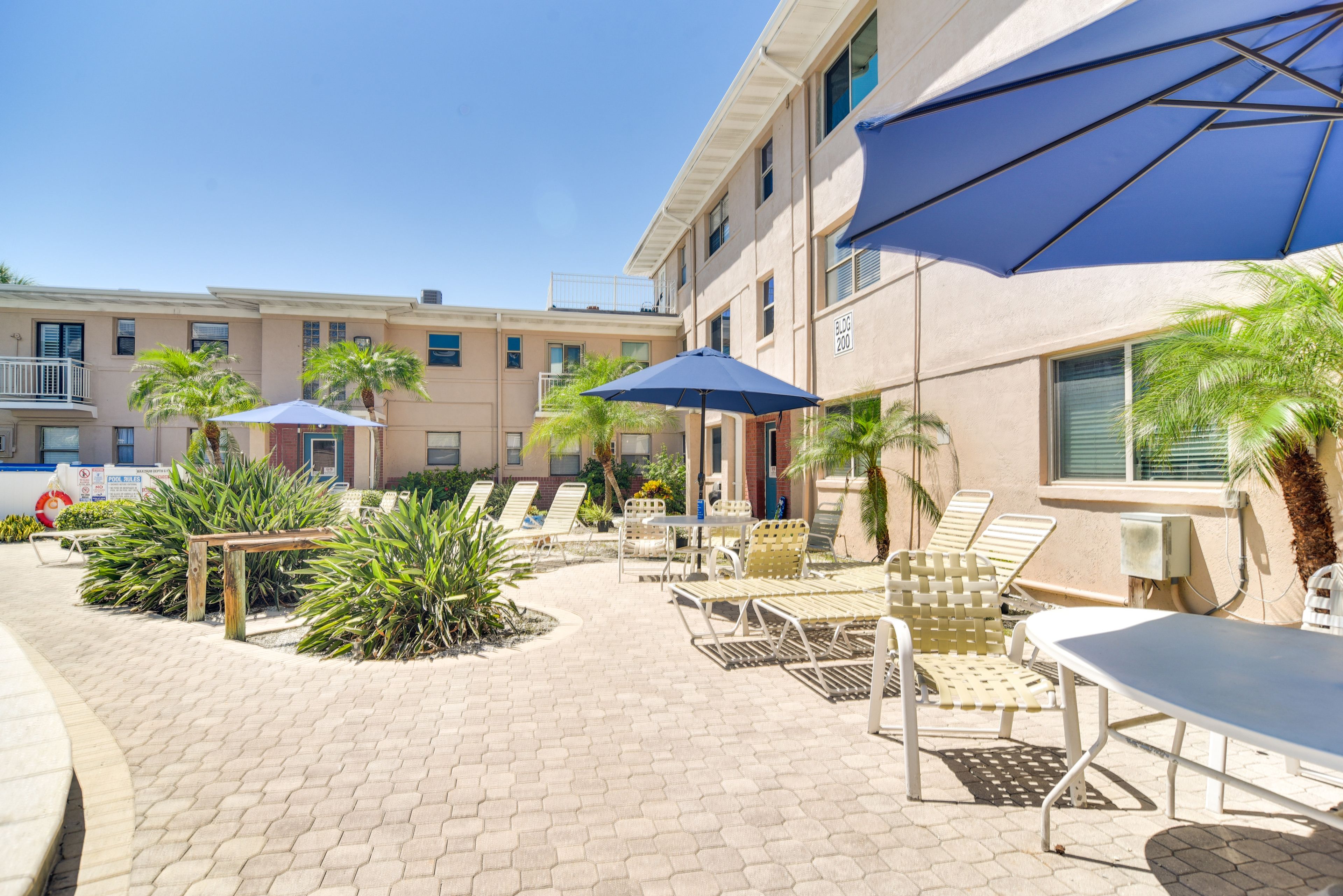 Picnic Tables | Grill | Walking Distance to Beach & Restaurants