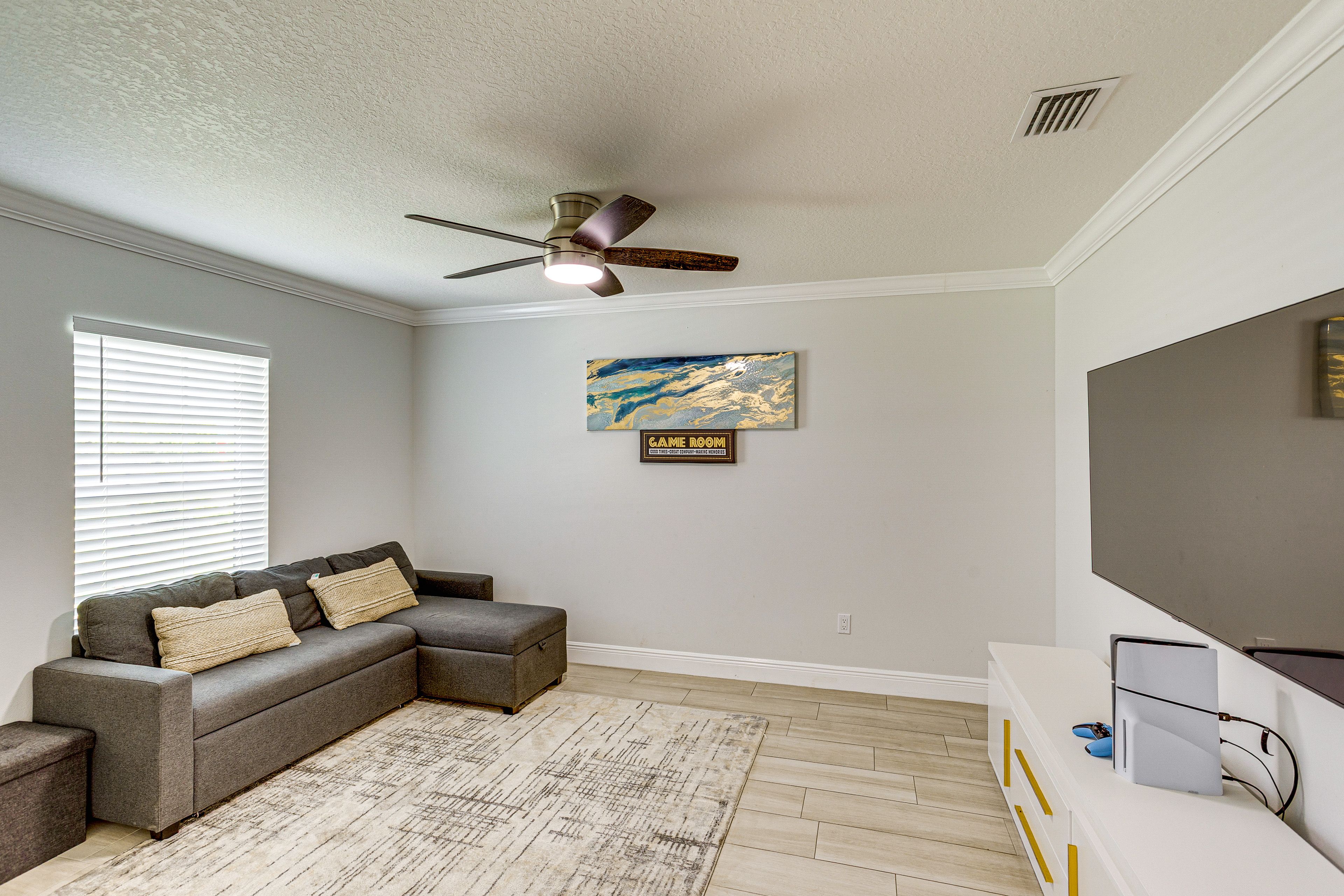 Sitting Room | Free WiFi | Central Heating & Air Conditioning
