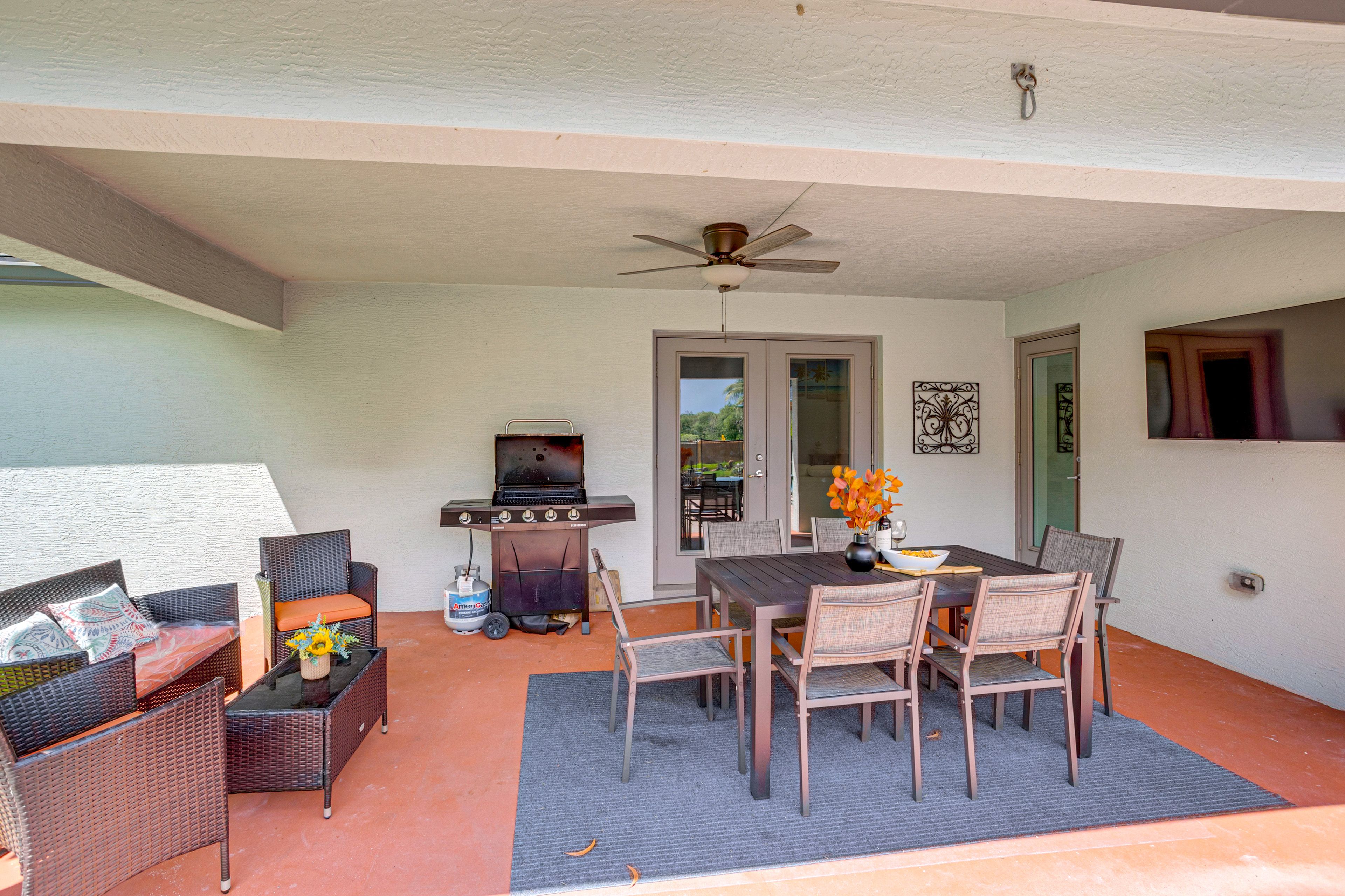 Covered Patio | Seating Areas | Flat-Screen TV | Gas Grill