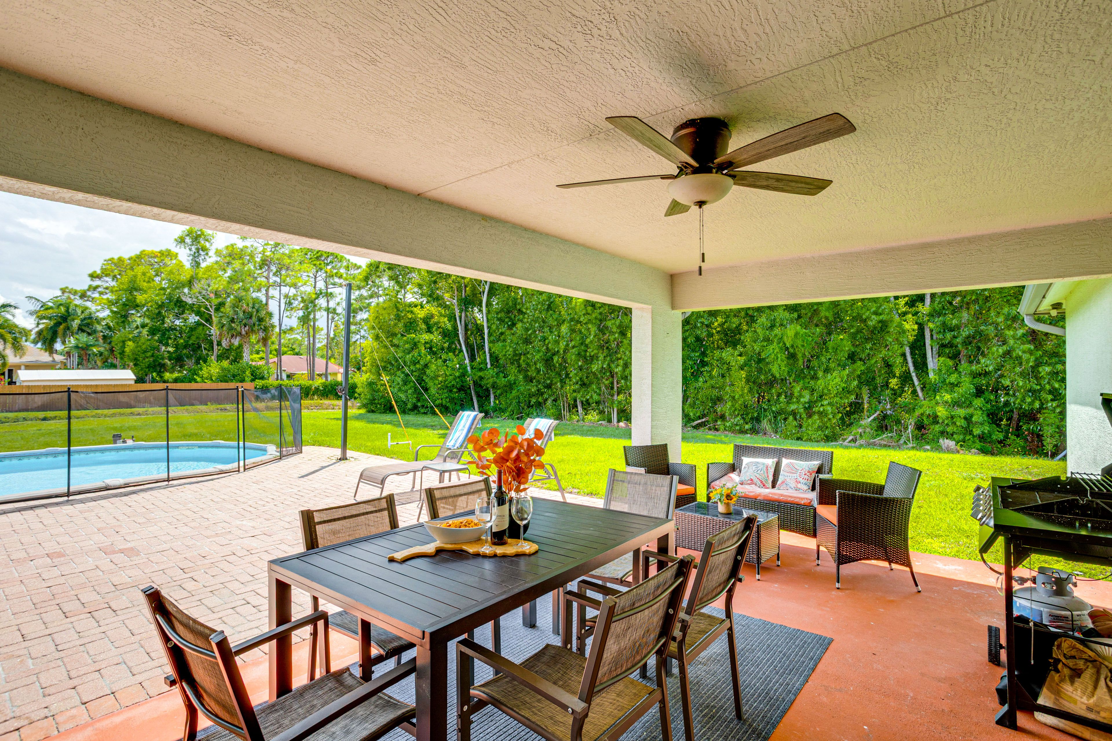 West Palm Beach Vacation Rental | 4BR | 3BA | 2,423 Sq Ft | 1 Step Required