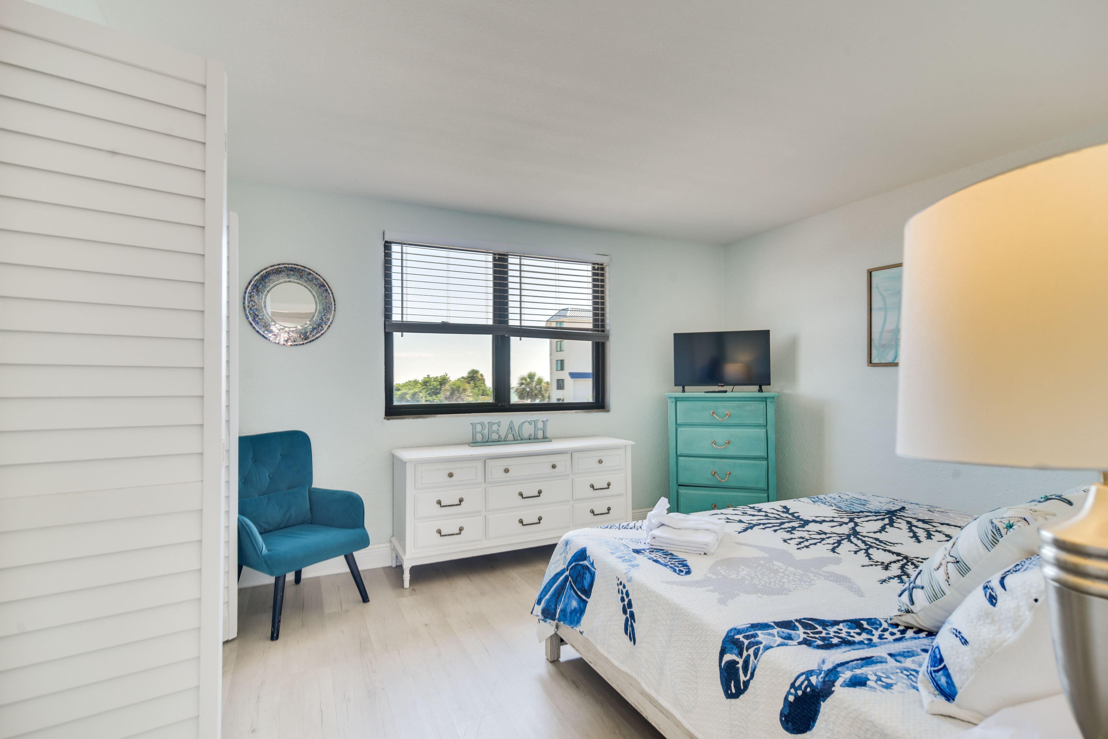 Bedroom 1 | King Bed