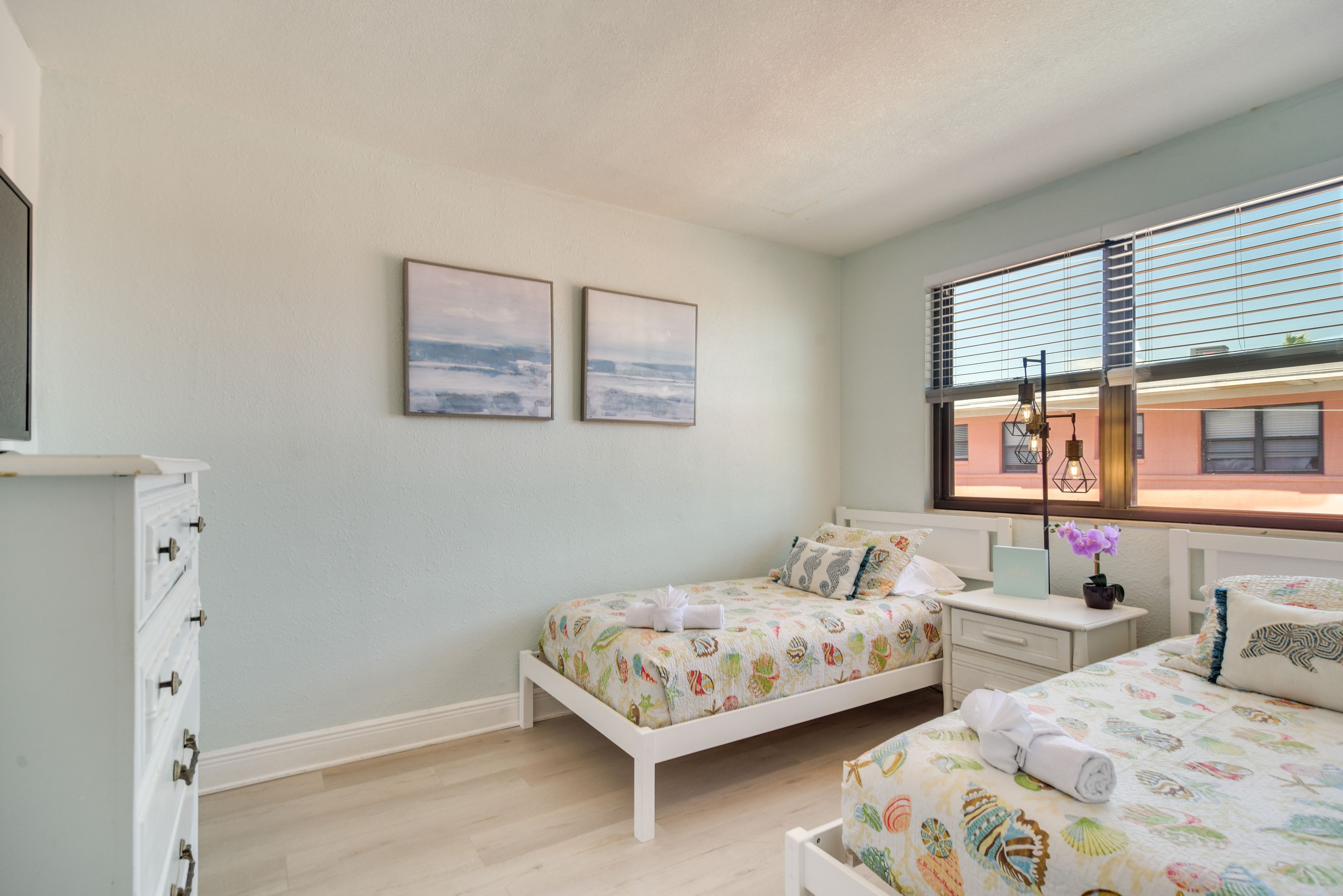 Bedroom 2 | 2 Twin Beds