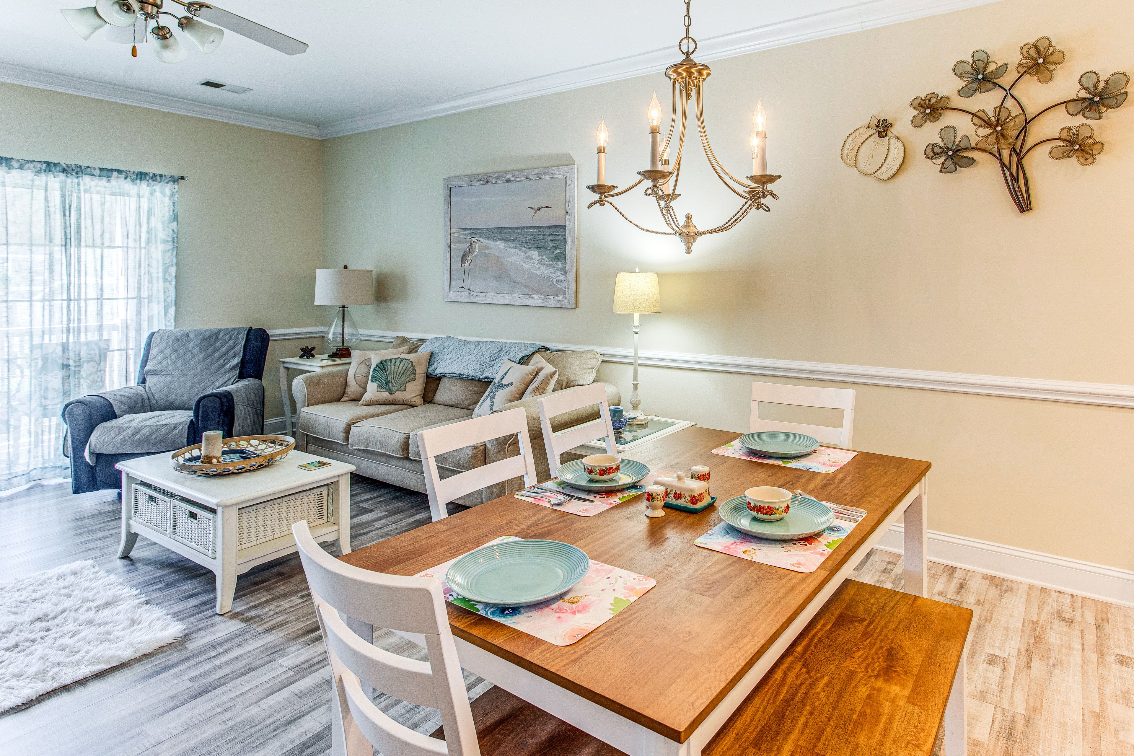 Dining Area | Dishware & Flatware Provided