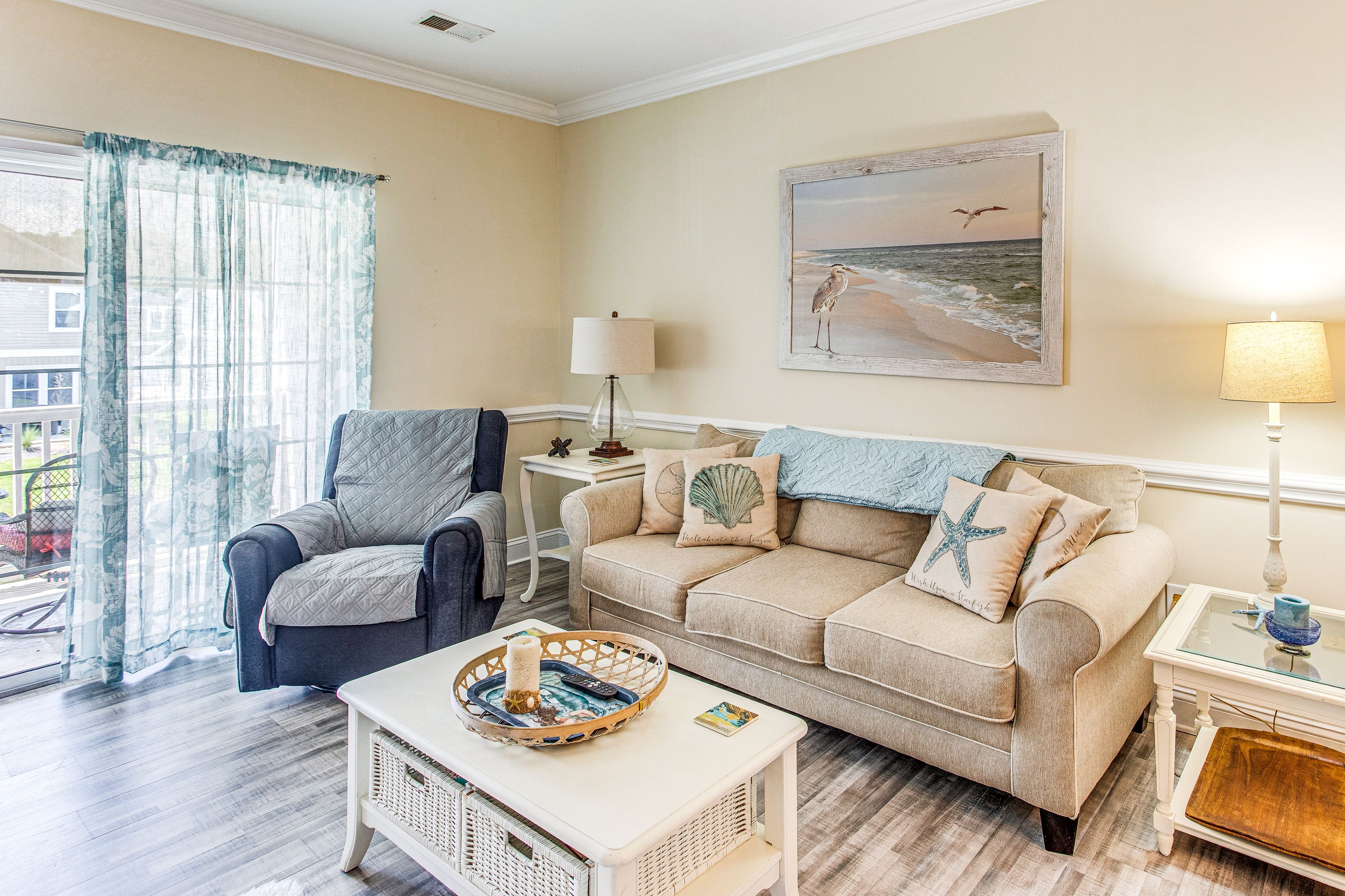 Living Room | Free WiFi | Smart TV | Central A/C | Board Games