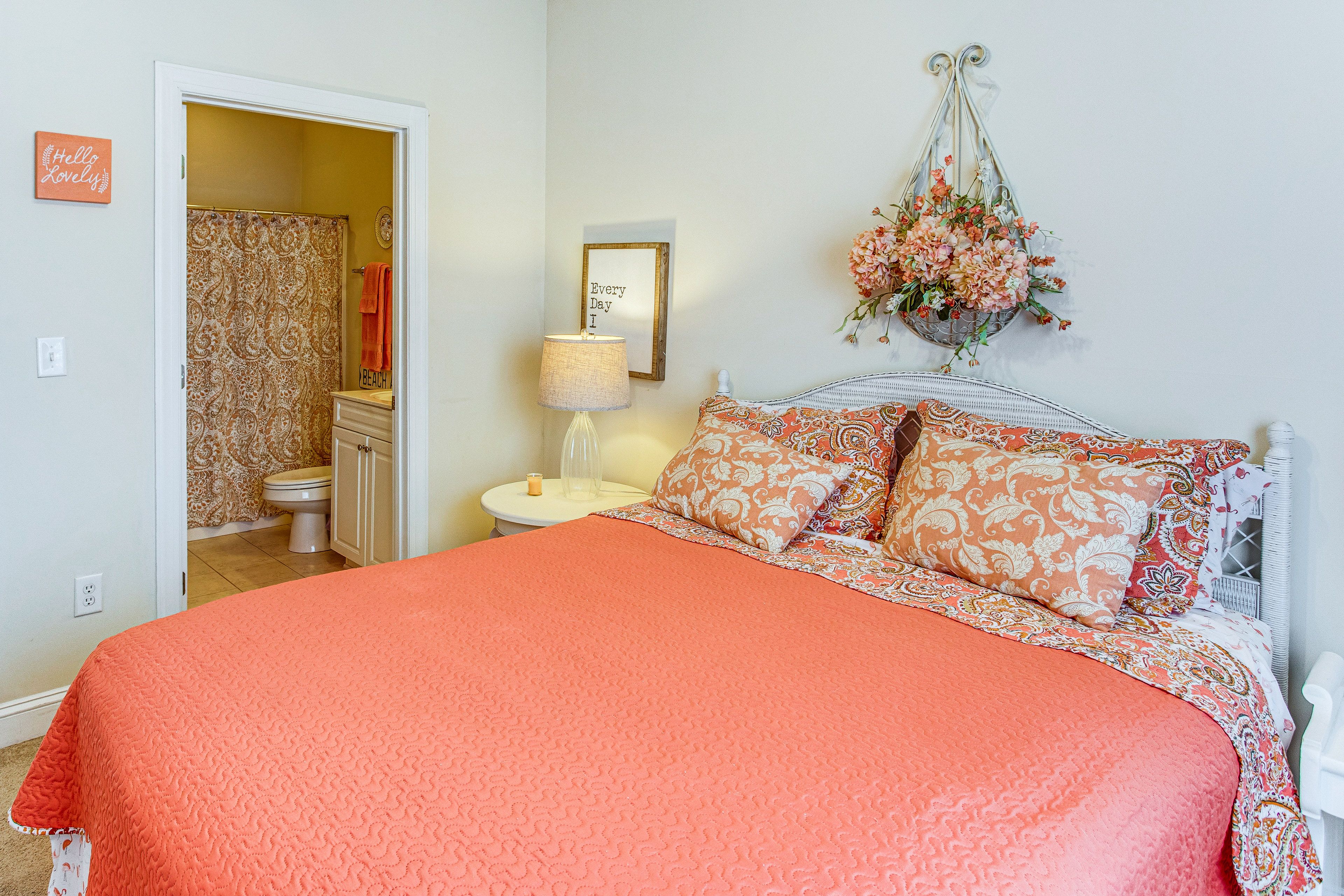Bedroom 1 | Queen Bed