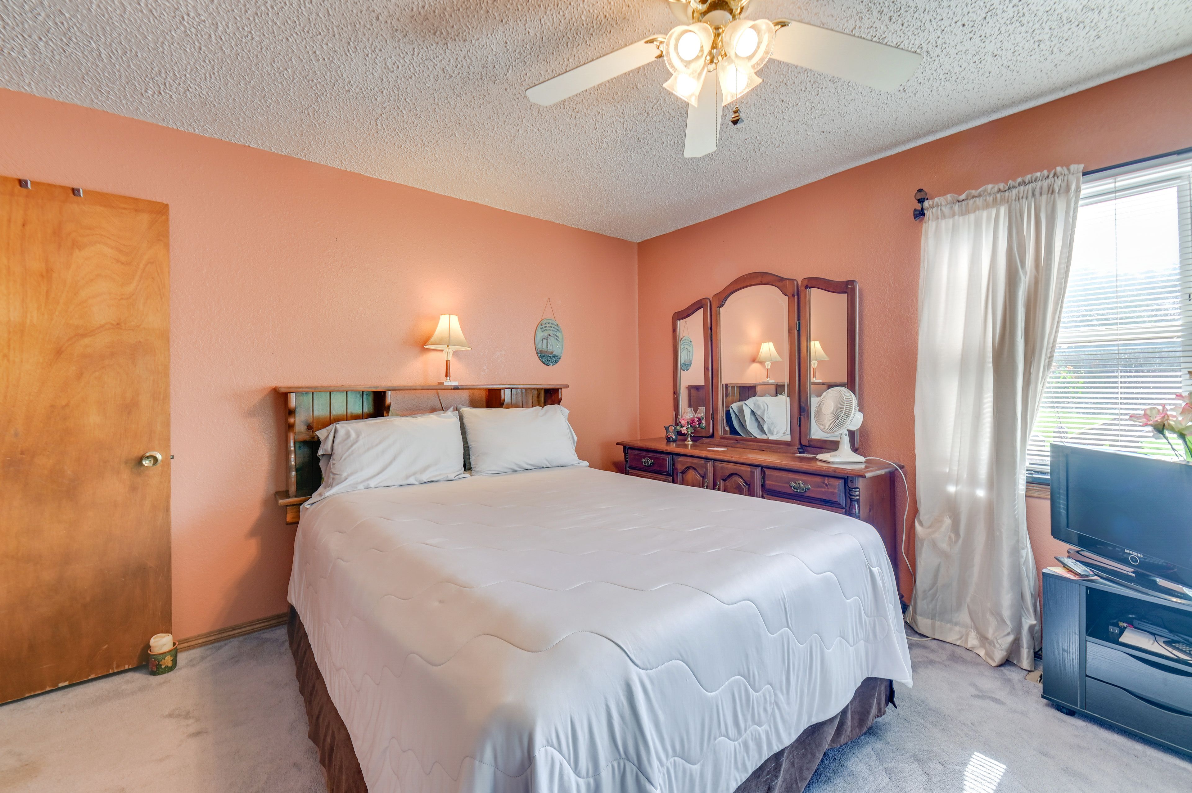 Bedroom 1 | Queen Bed | Deck Access | Linens Provided