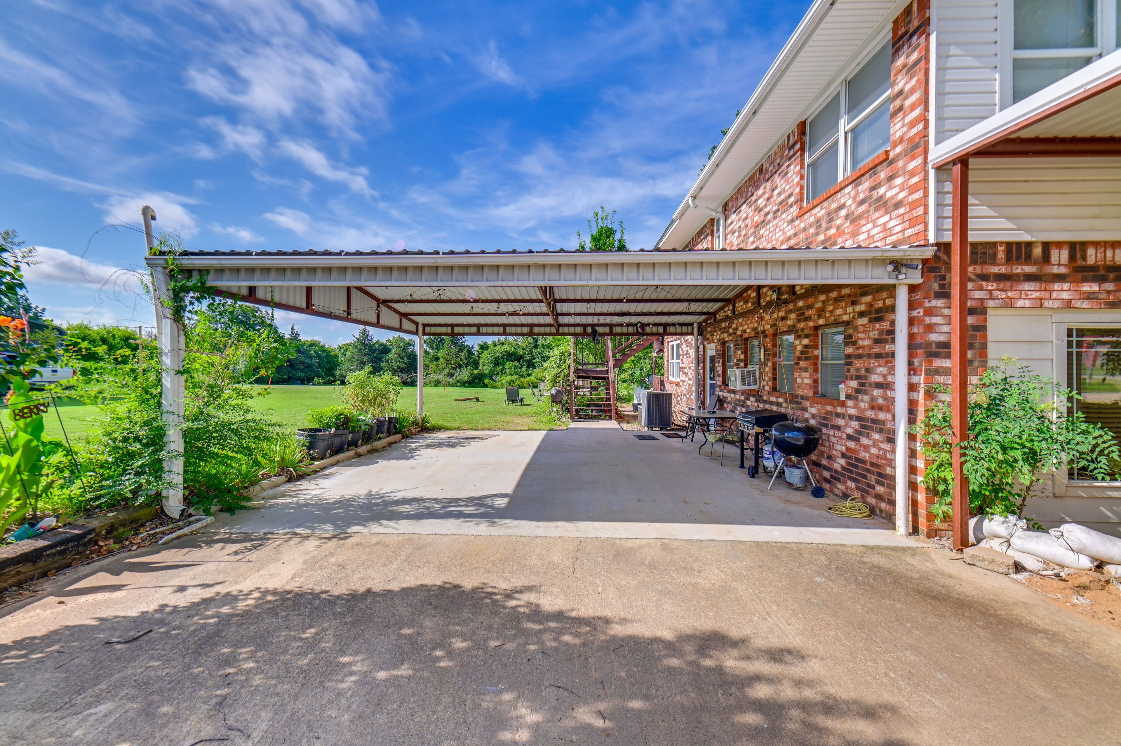 Parking | Carport (2 Vehicles) | Additional Parking & Trailer Parking Available