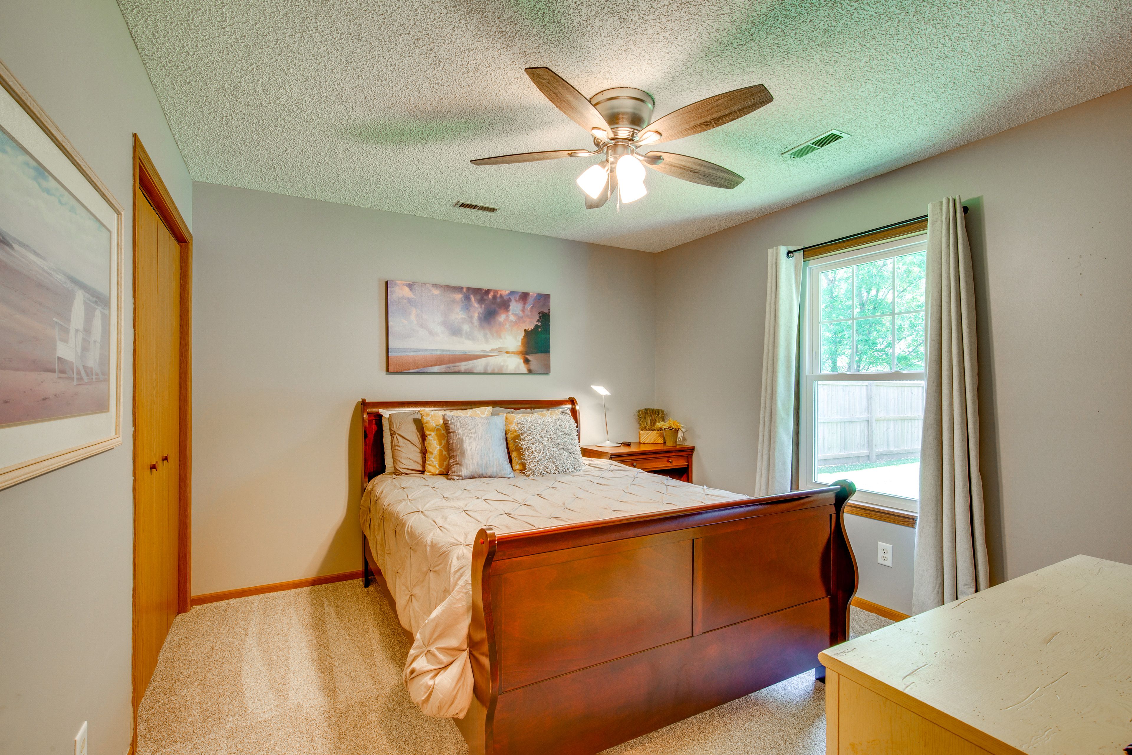 Bedroom 2 | Queen Bed | Smart TV