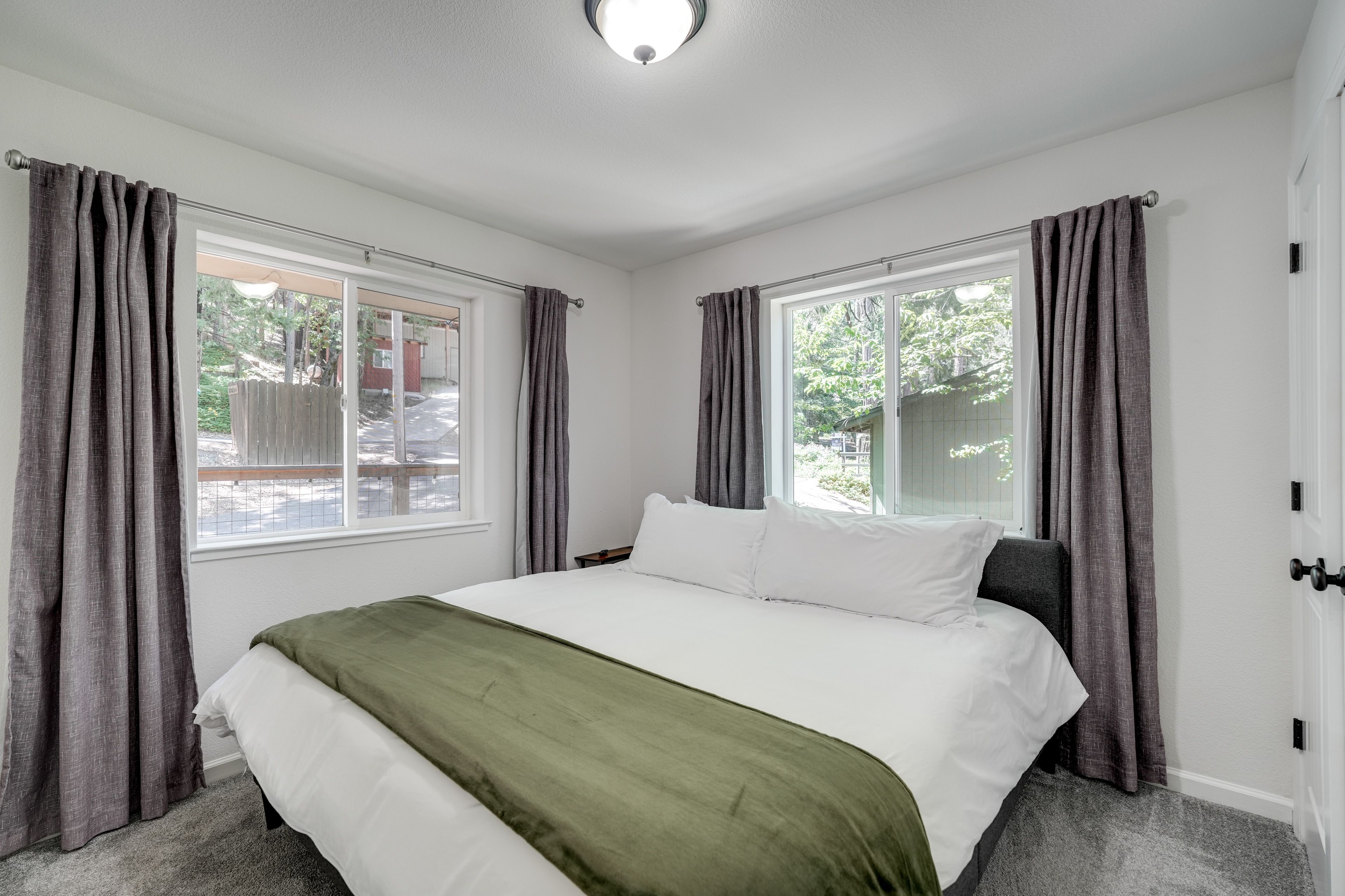 Bedroom 2 | King Bed