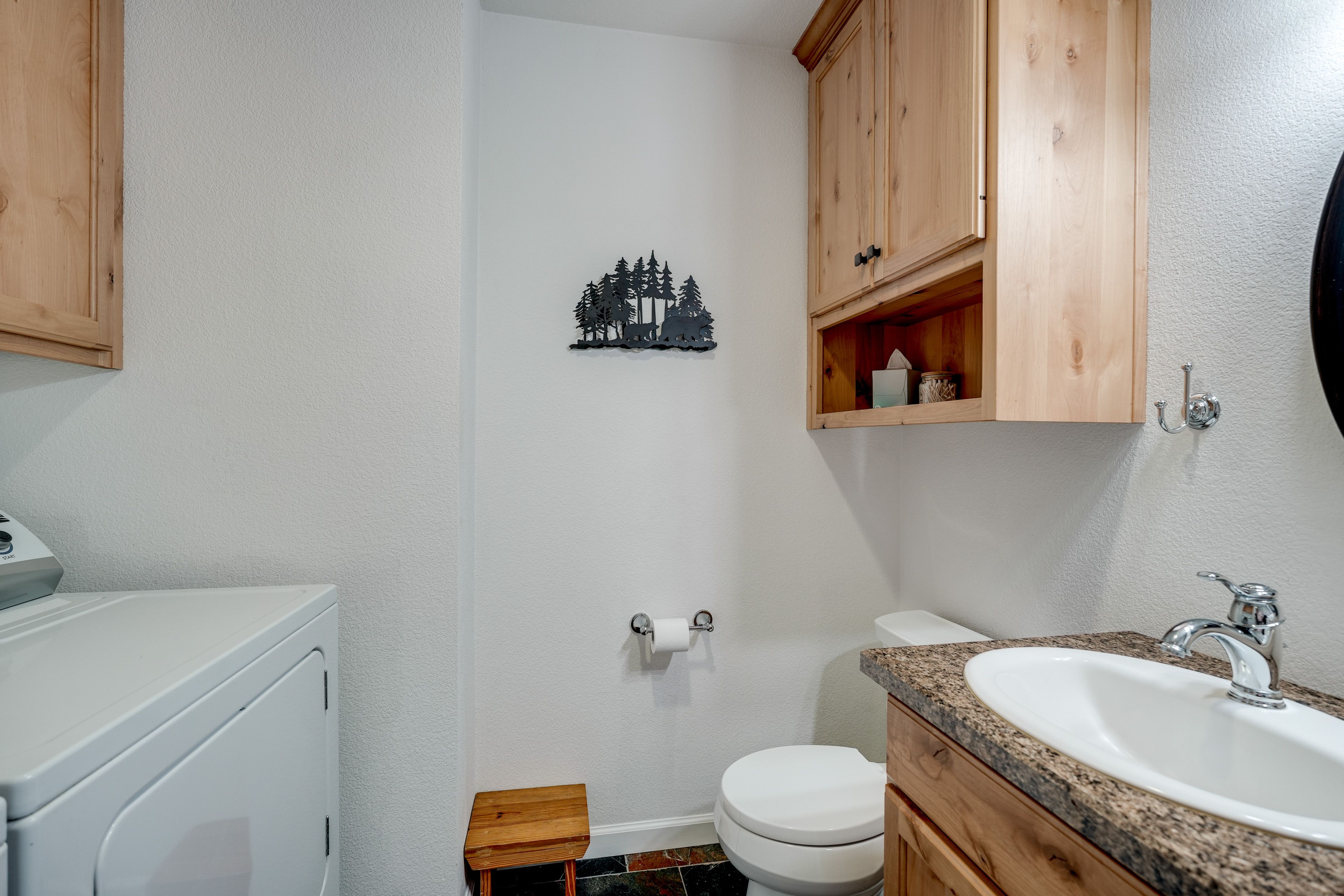 Full Bathroom | Washer/Dryer