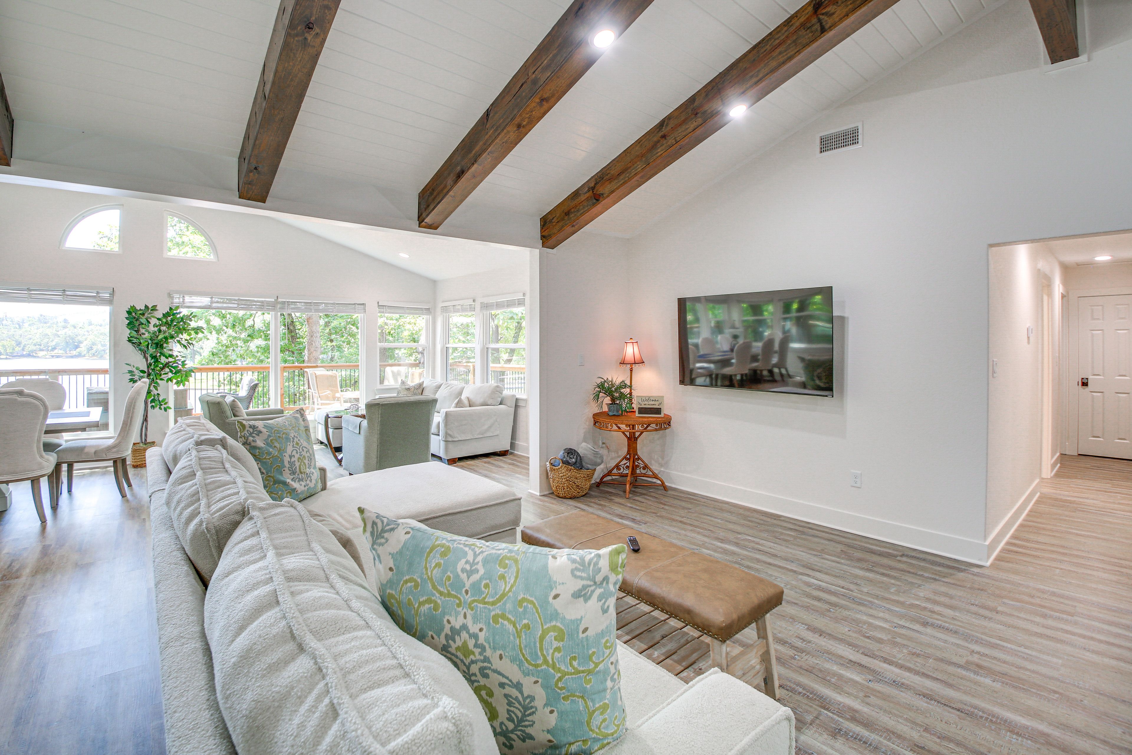 Living Room | Smart TV | Central A/C | Single-Story Home