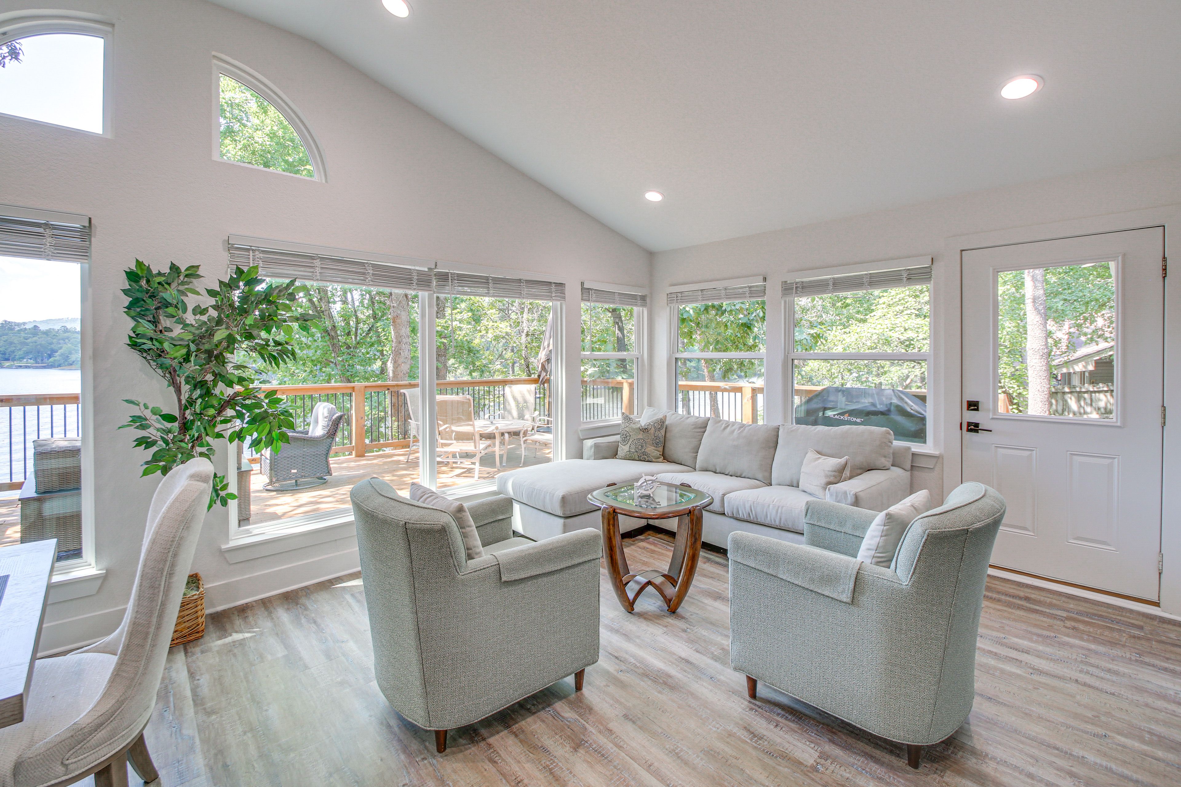 Sunroom | Queen Sleeper Sofa