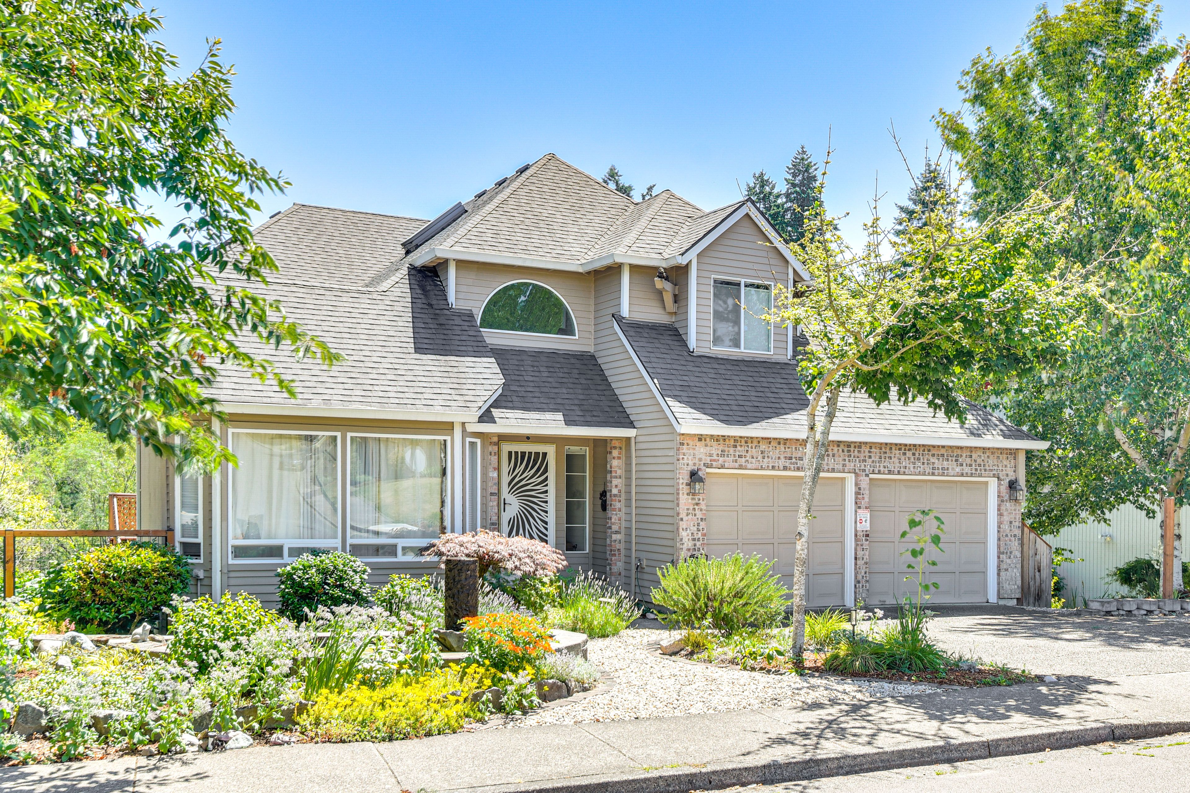 Main Home Exterior | Driveway Parking (1 Vehicle)