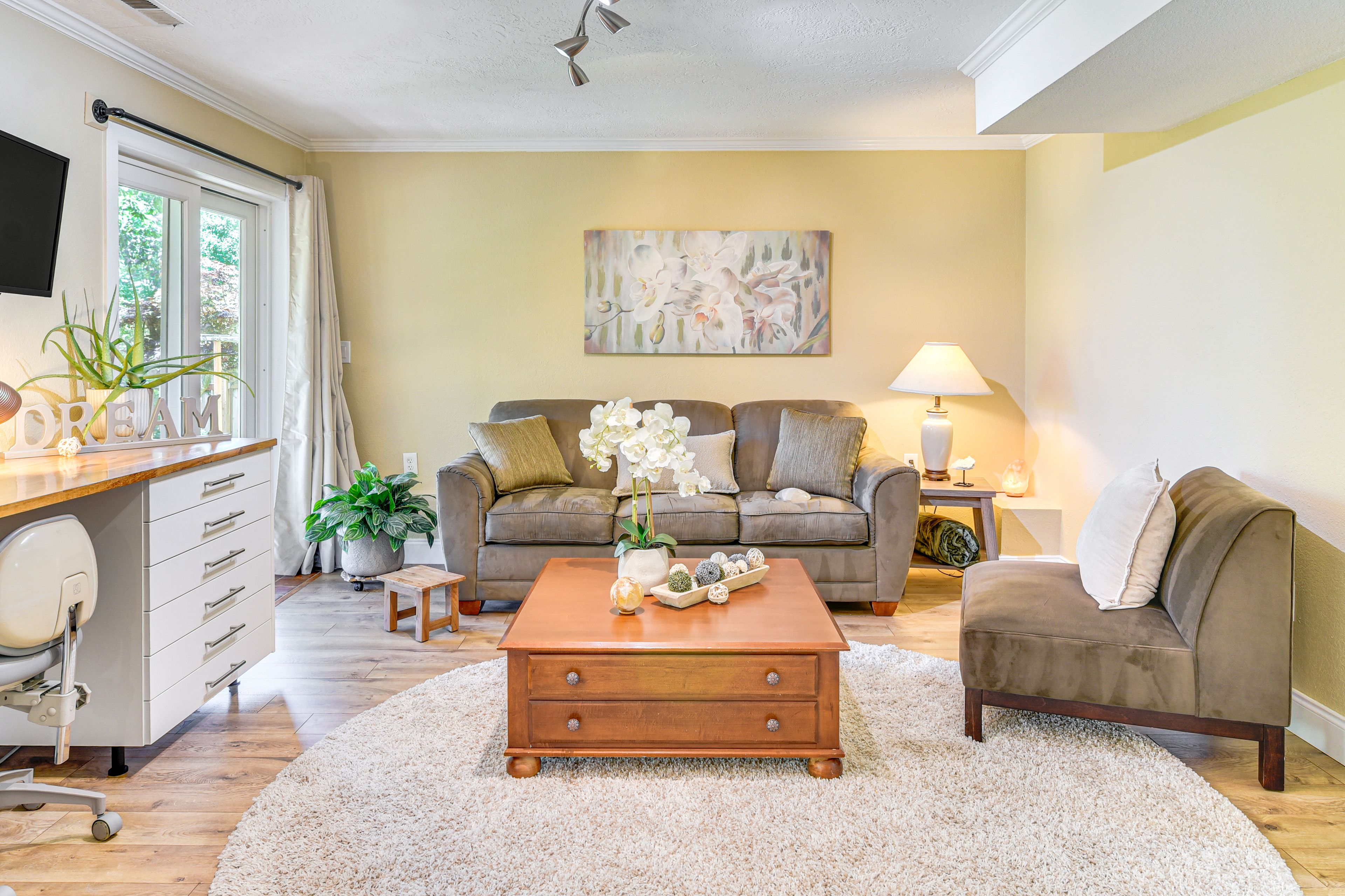 Beaverton Vacation Rental | 1BR | 1BA | Stairs Required | 1,000 Sq Ft