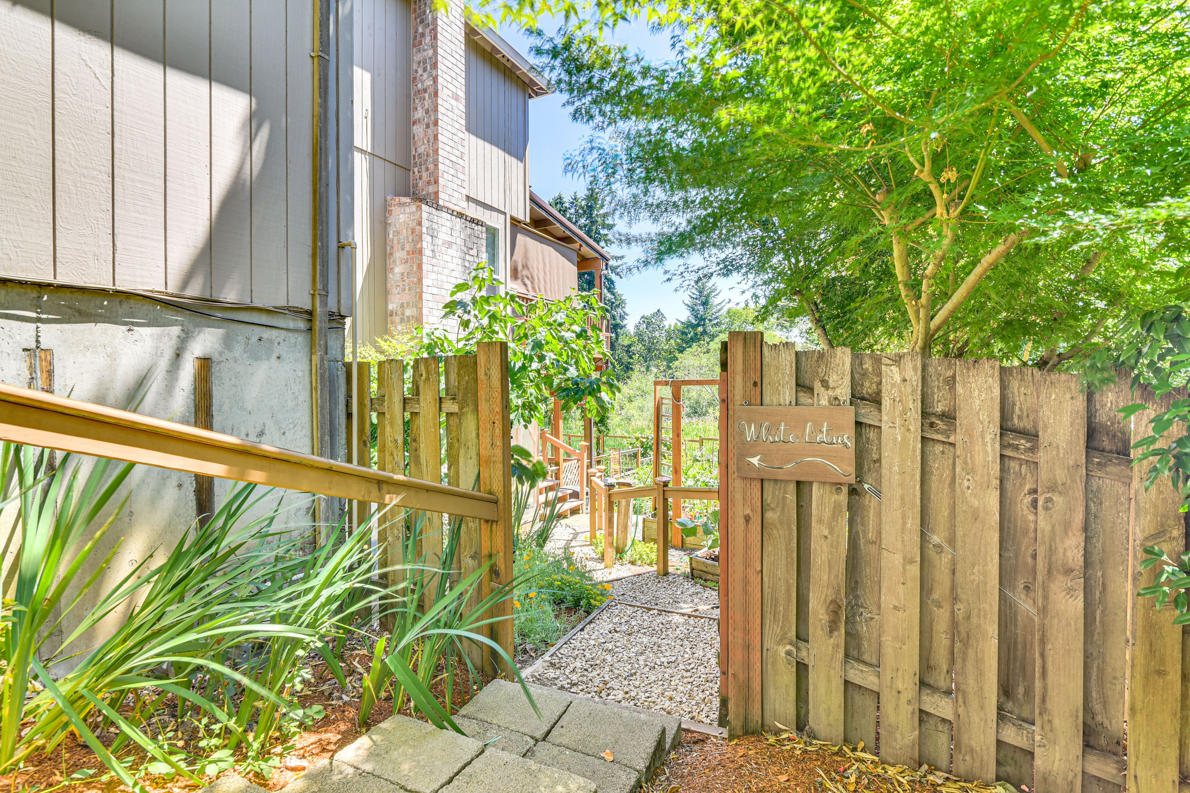 Walkway/Stairs to Unit