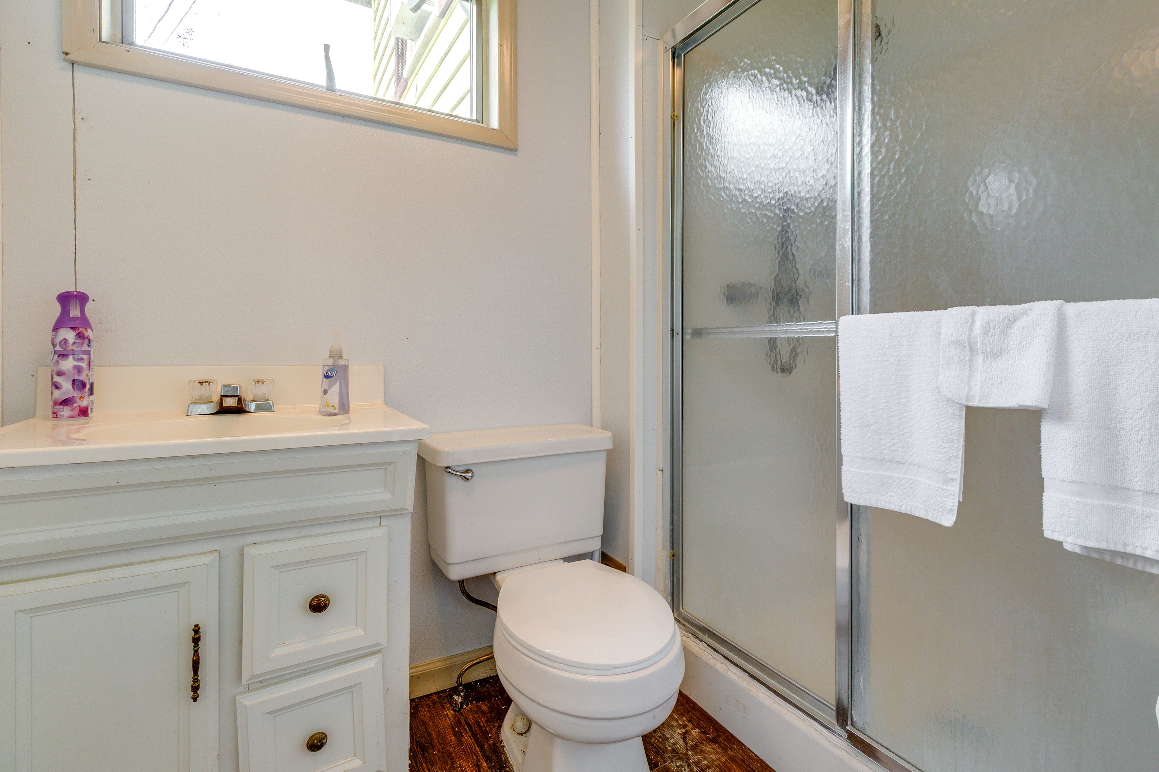 Full Bathroom | 2nd Floor