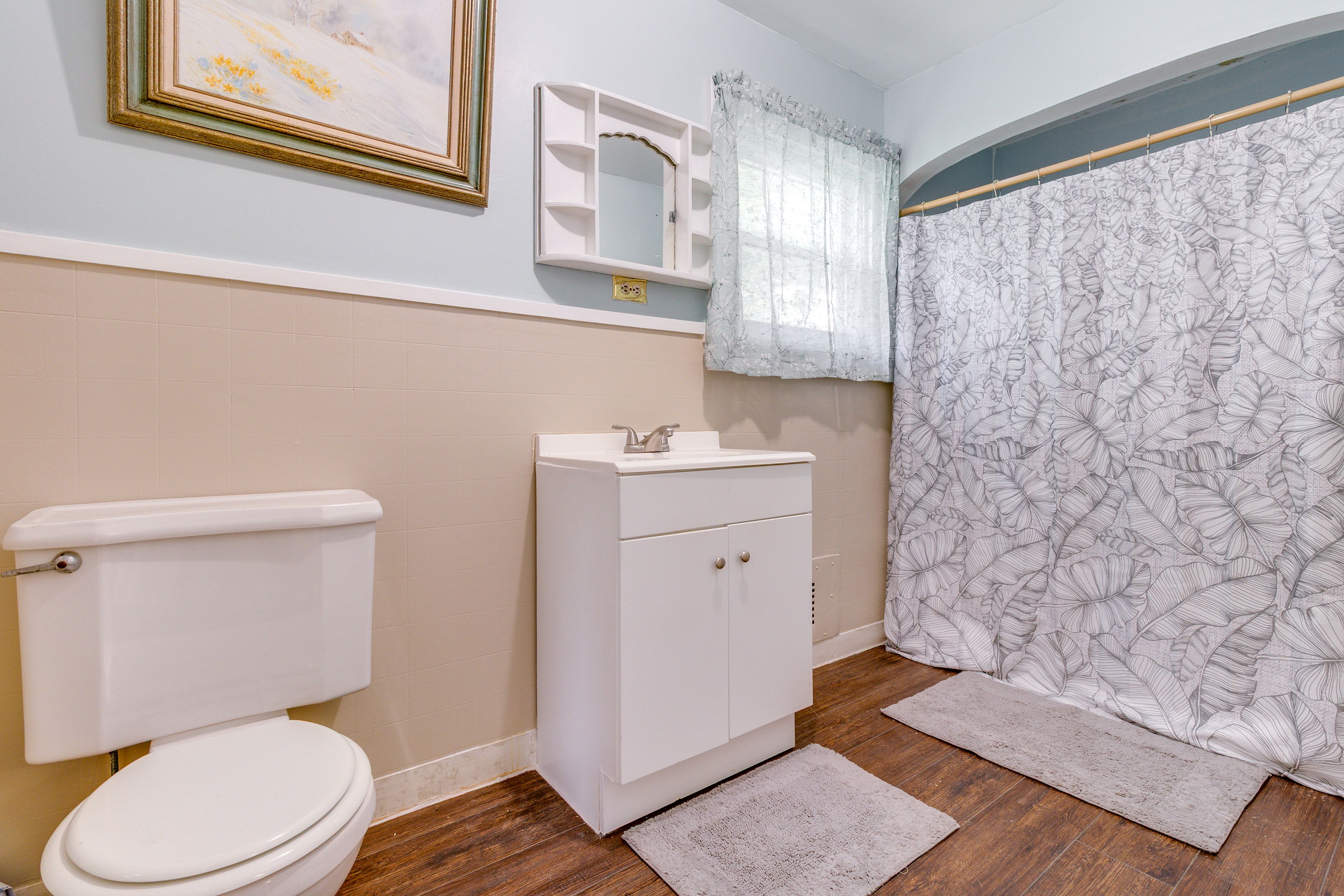 Full Bathroom | 2nd Floor