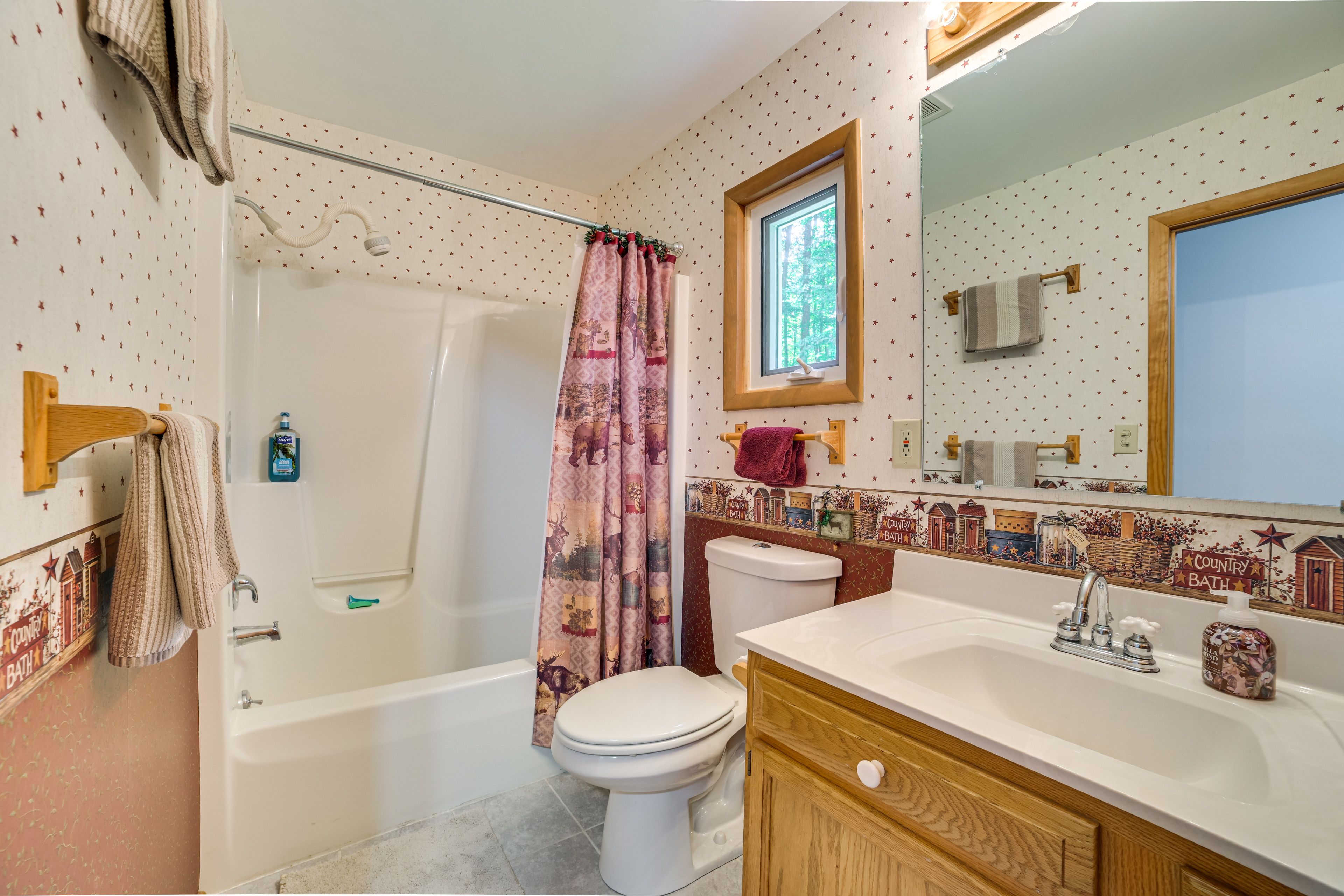Full Bathroom | 1st Floor