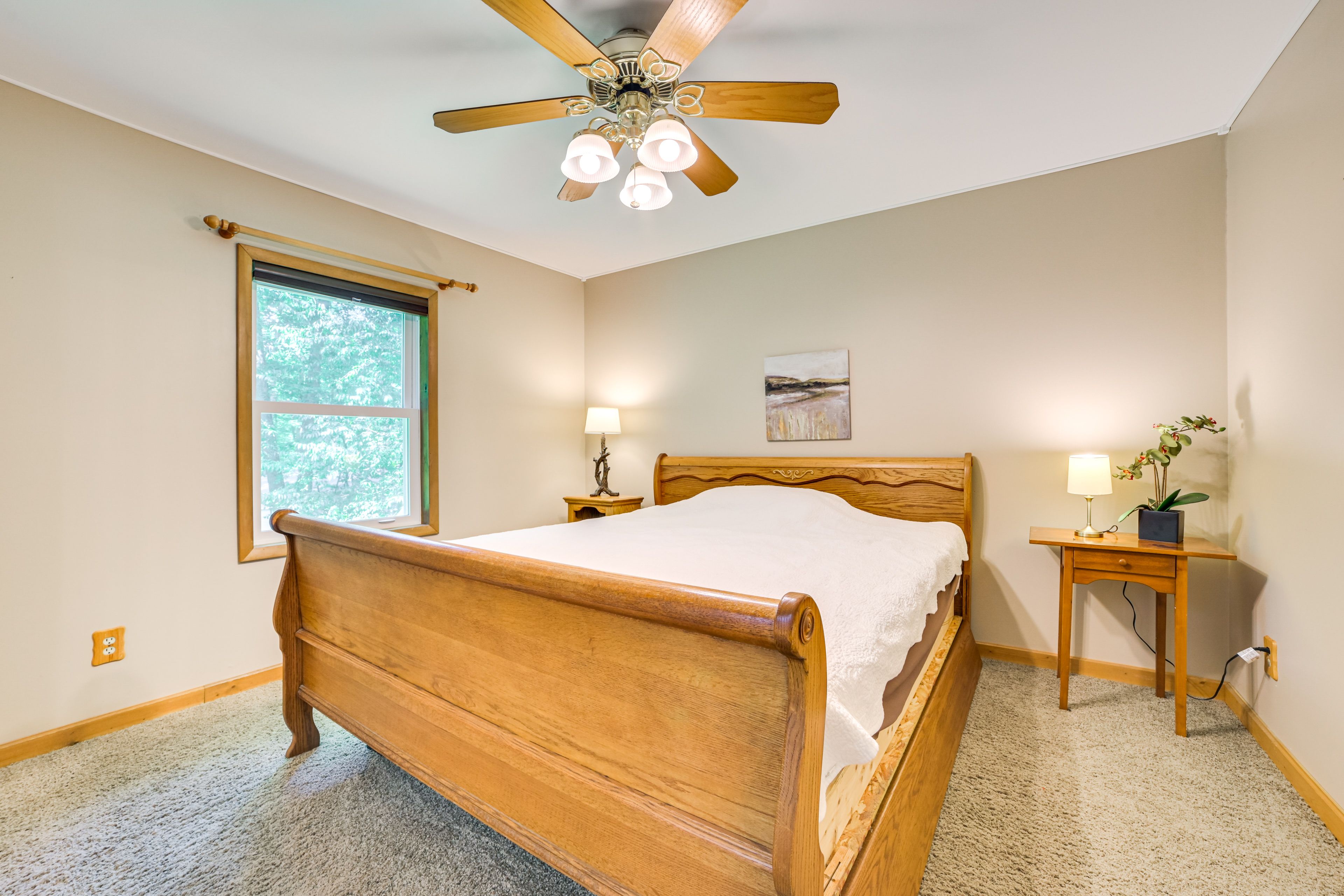 Bedroom | King Bed | 1st Floor