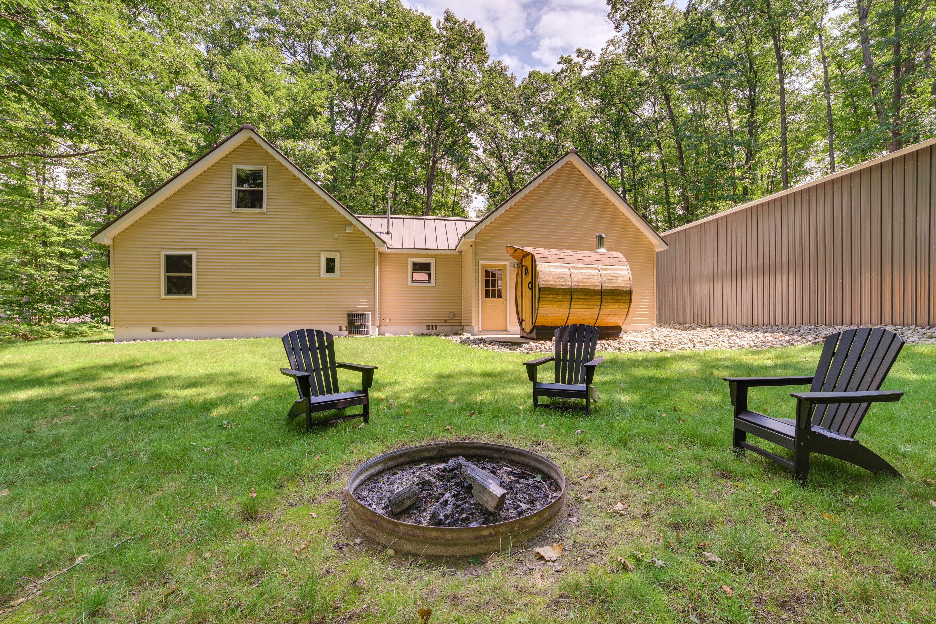 Roscommon Vacation Rental | 1BR | 1BA | Steps Required | 1,248 Sq Ft