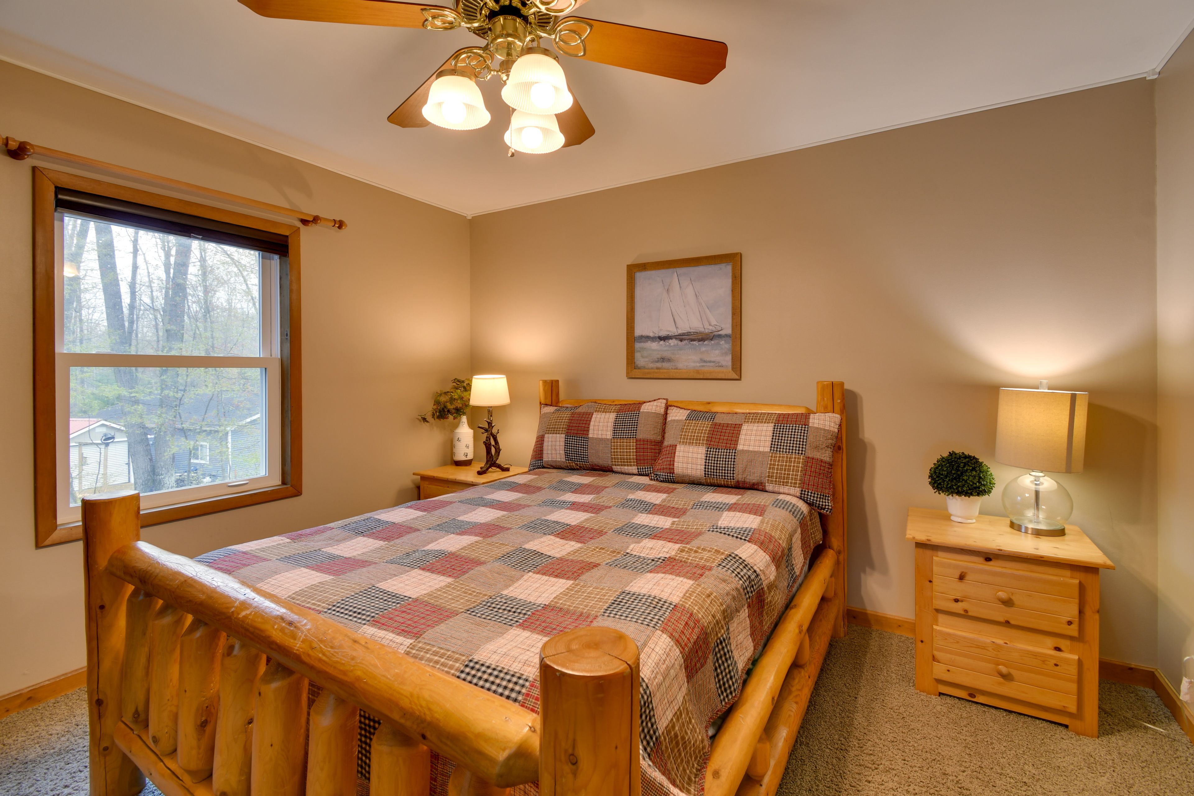 Bedroom | Queen Bed | 1st Floor