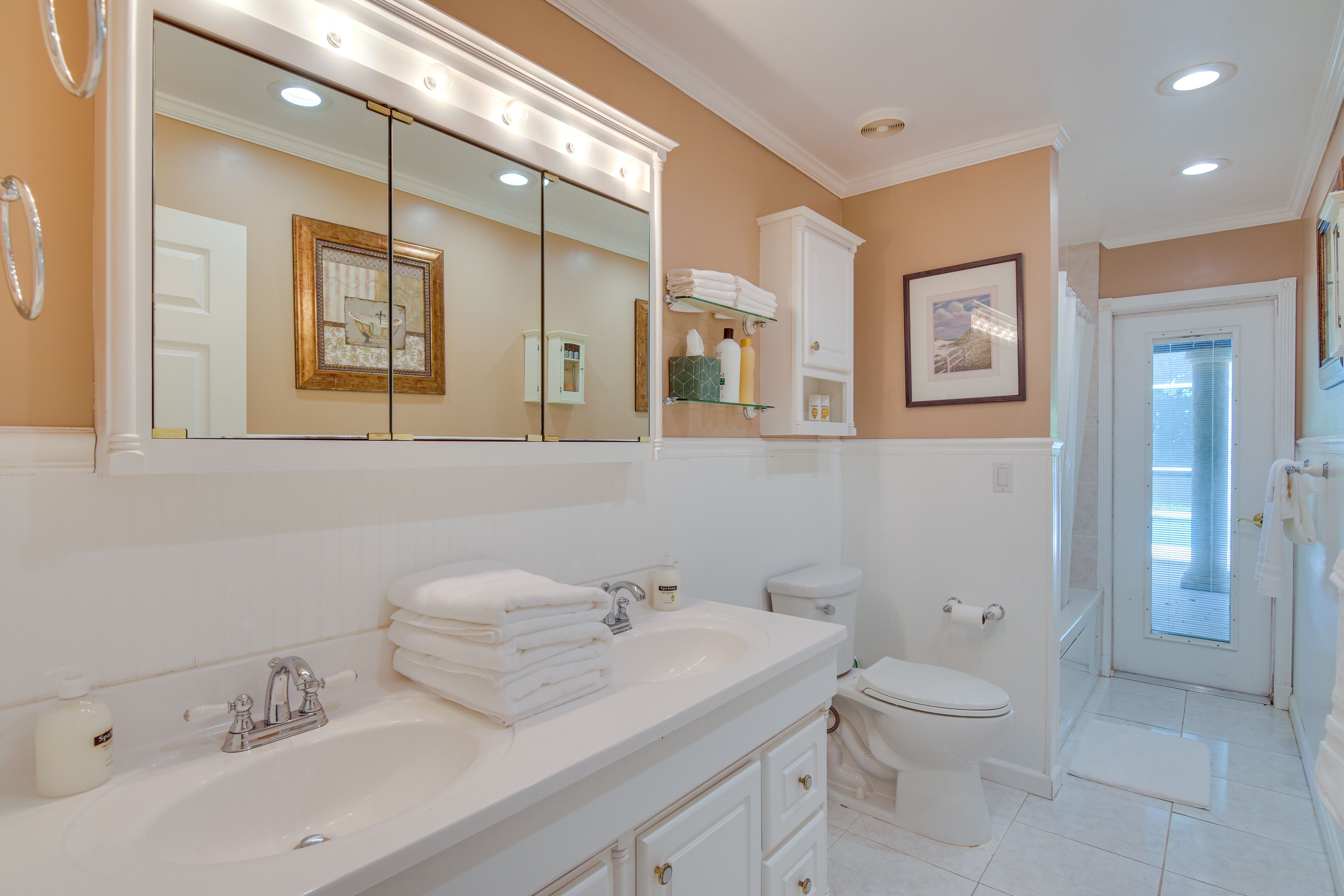 Full Bathroom