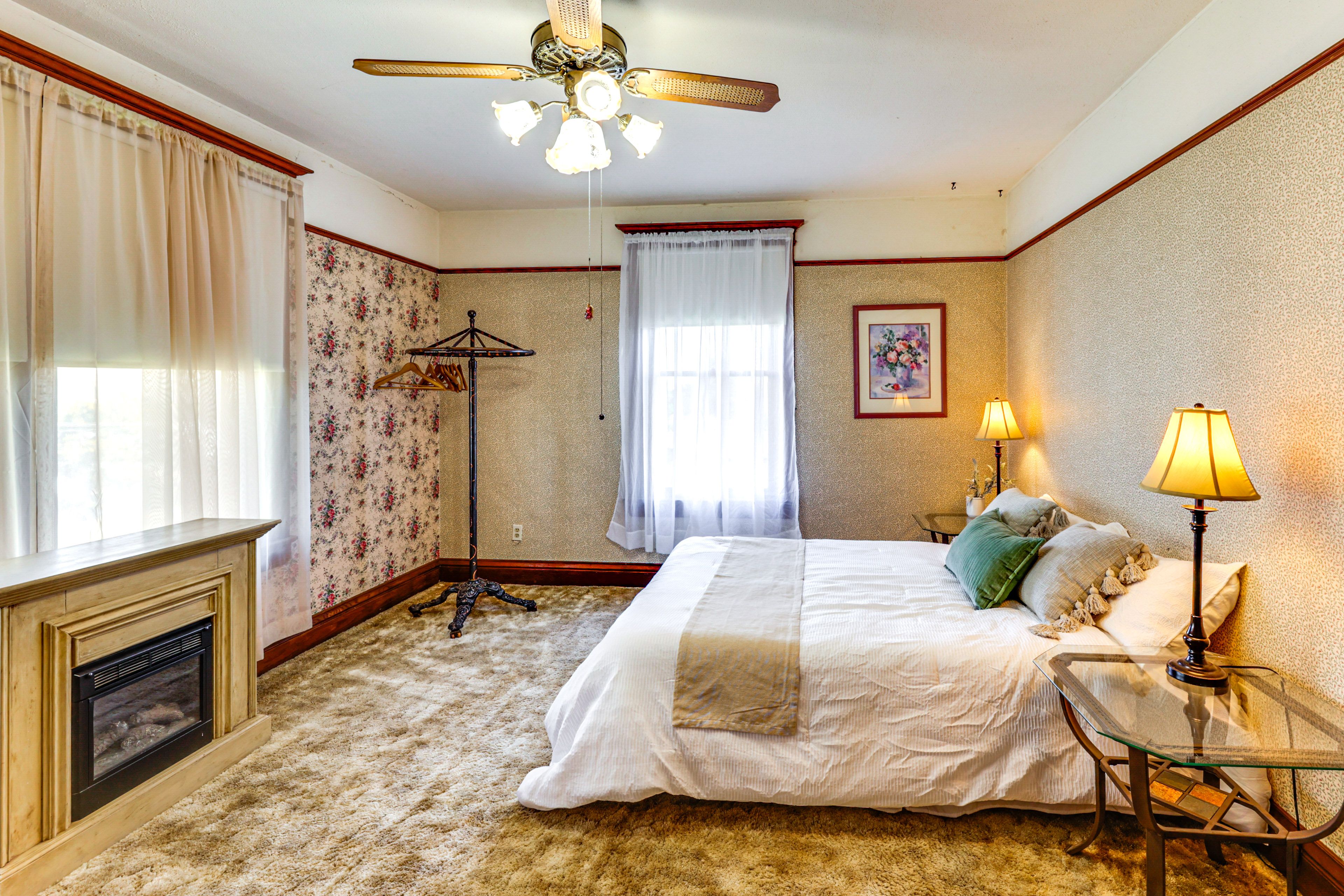 Bedroom 1 | Queen Bed | Fireplace | 2nd Floor