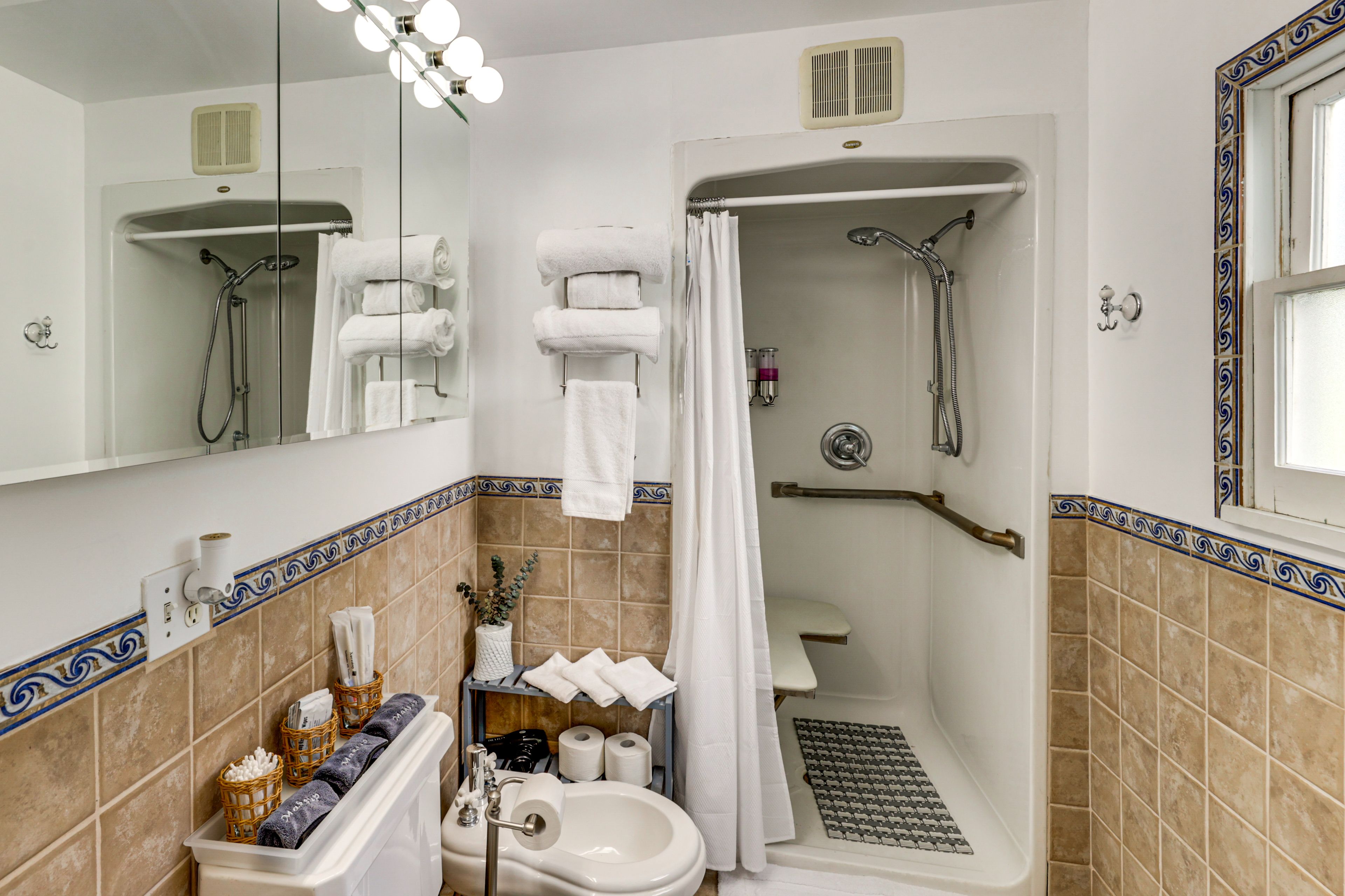 Full Bathroom | 1st Floor