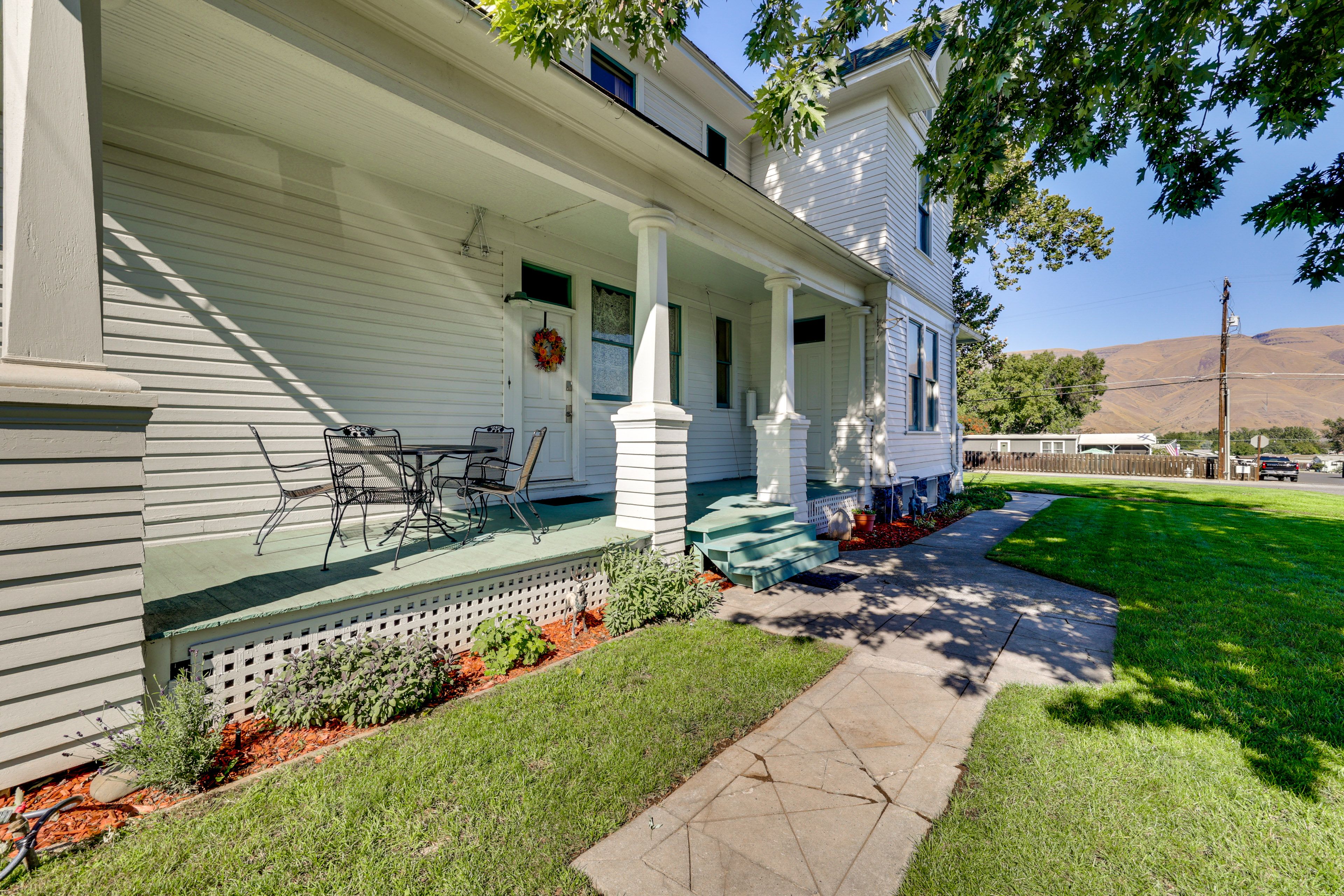 Private Porch | Outdoor Seating